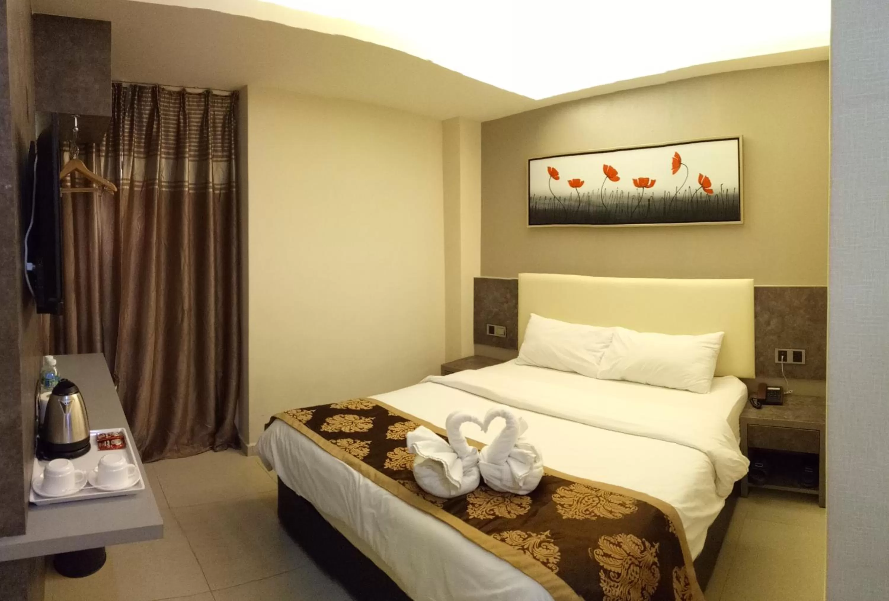 Bed in Golden Leaves Hotel