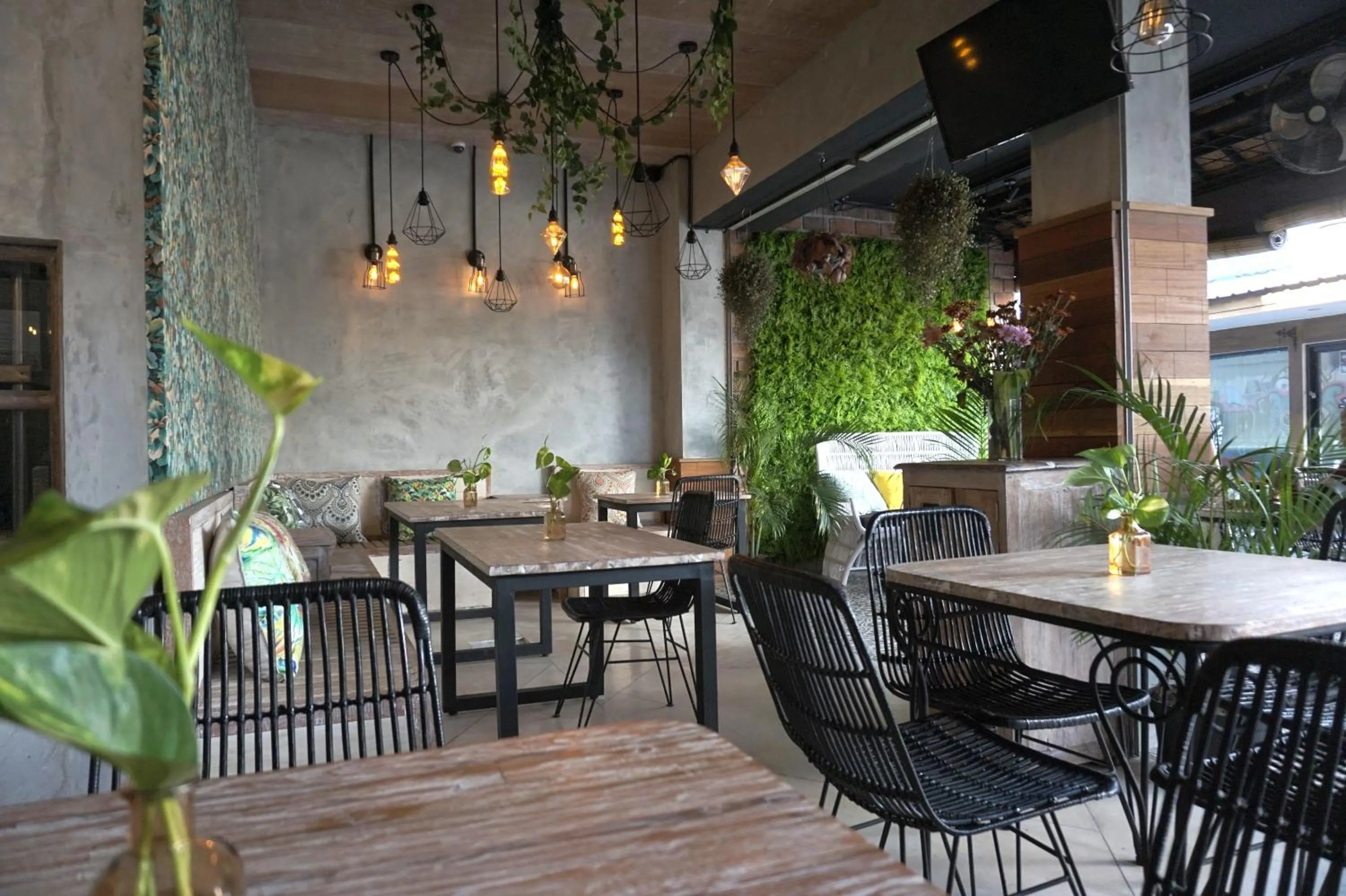 Restaurant/places to eat in Gemini Star Hotel Kuta