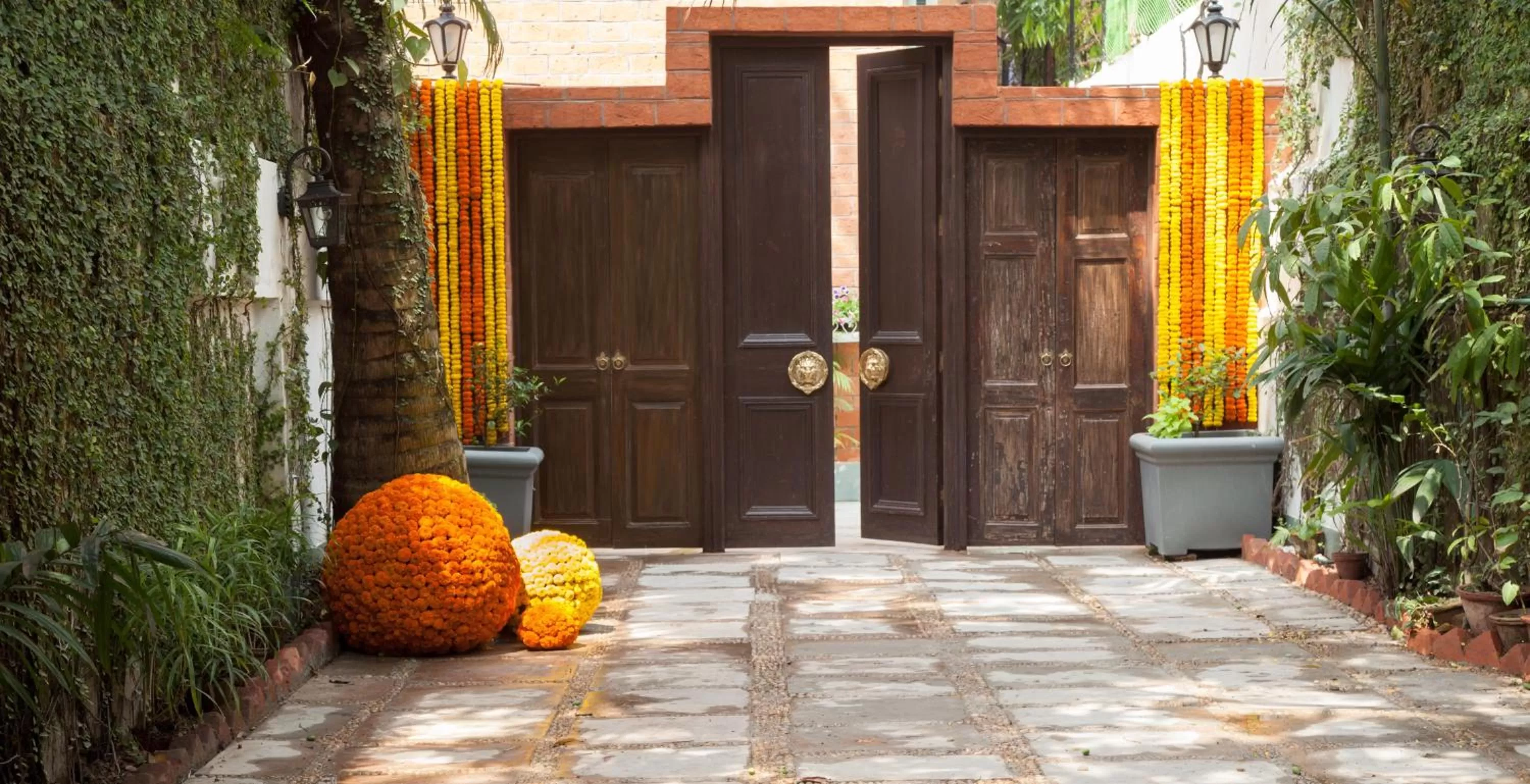 Facade/entrance in The Ivy House