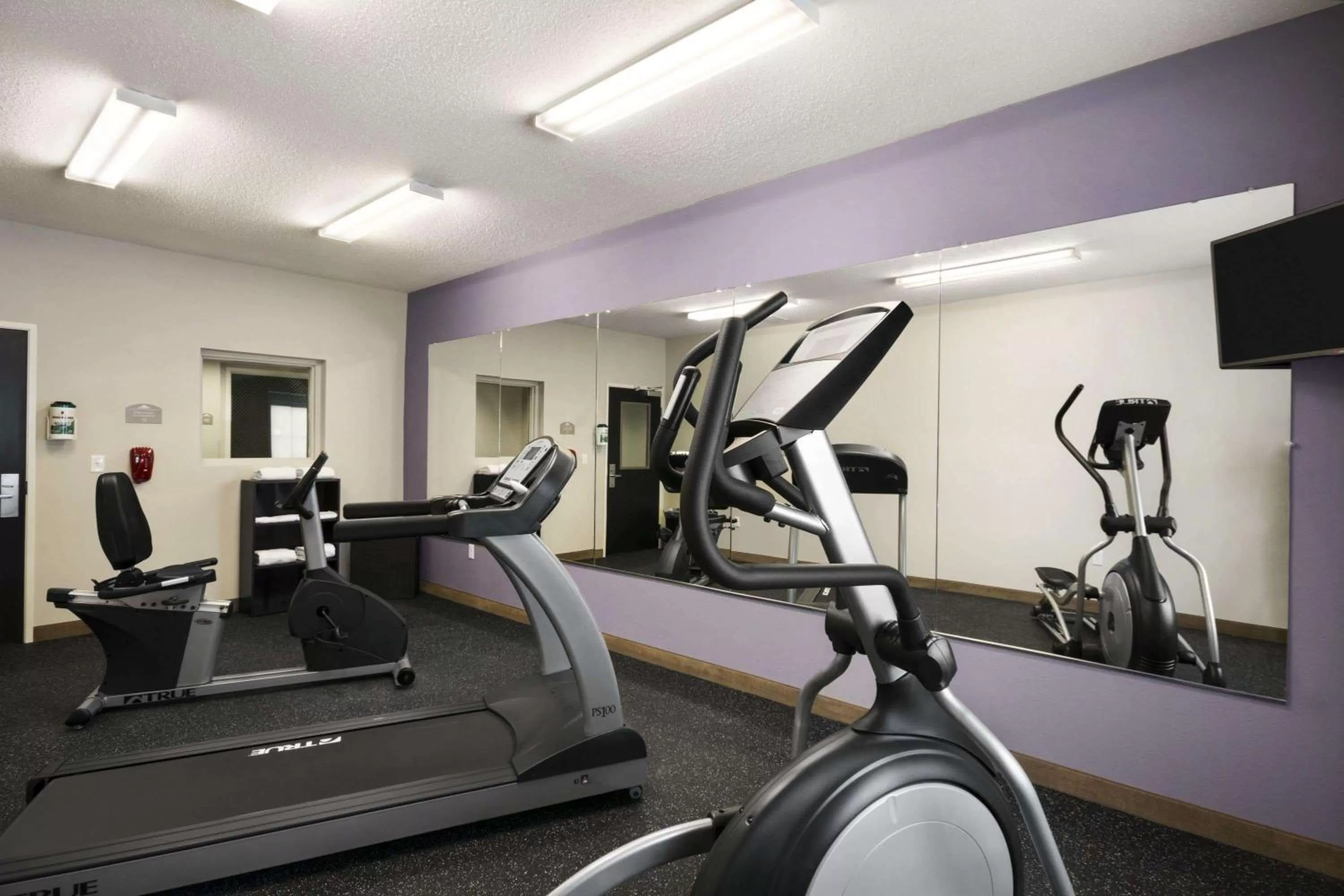 Fitness centre/facilities in Microtel Inn & Suites by Wyndham