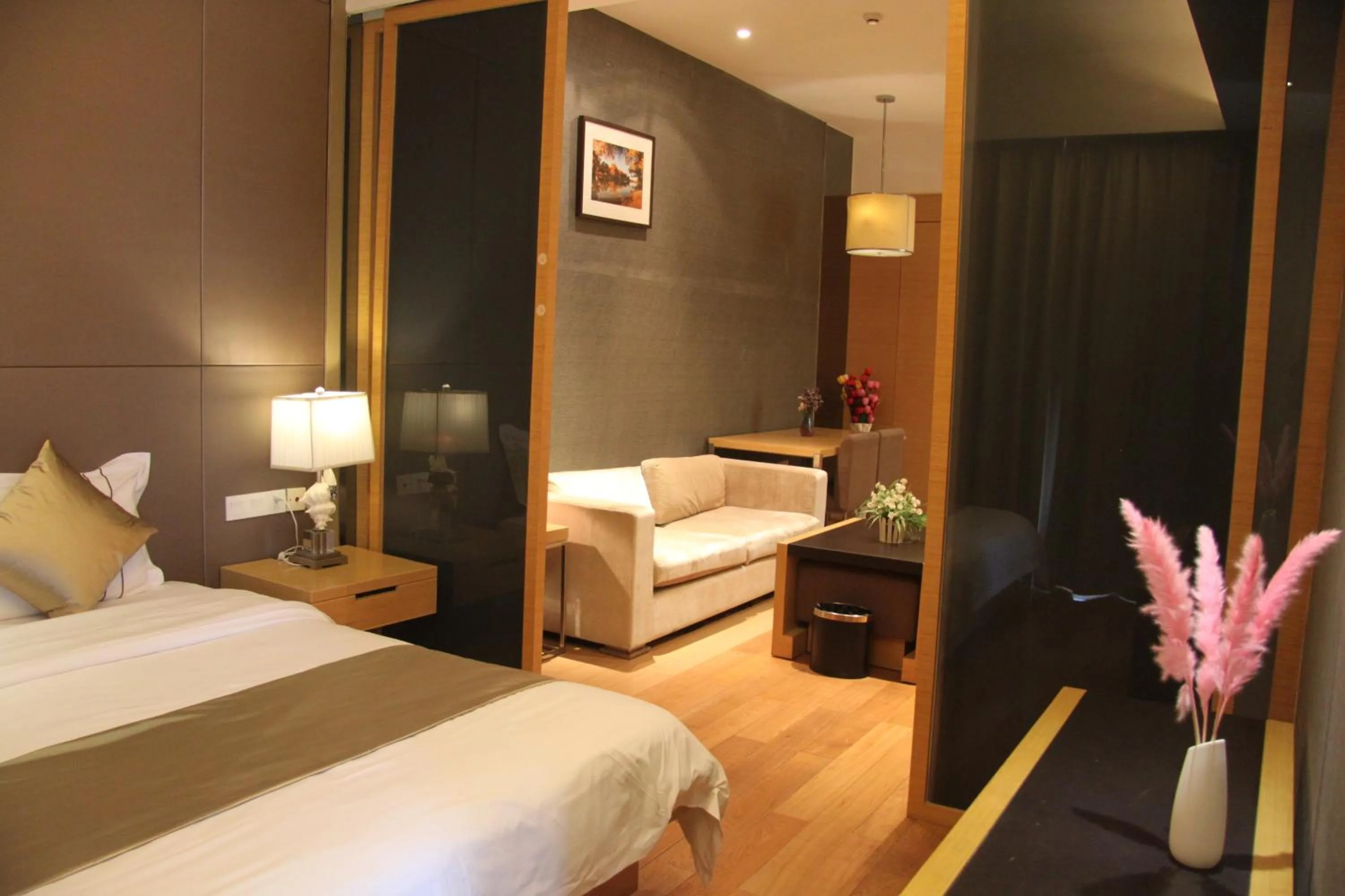 Bed in Guangzhou Xing Yi International Apartment - Poly World Branch