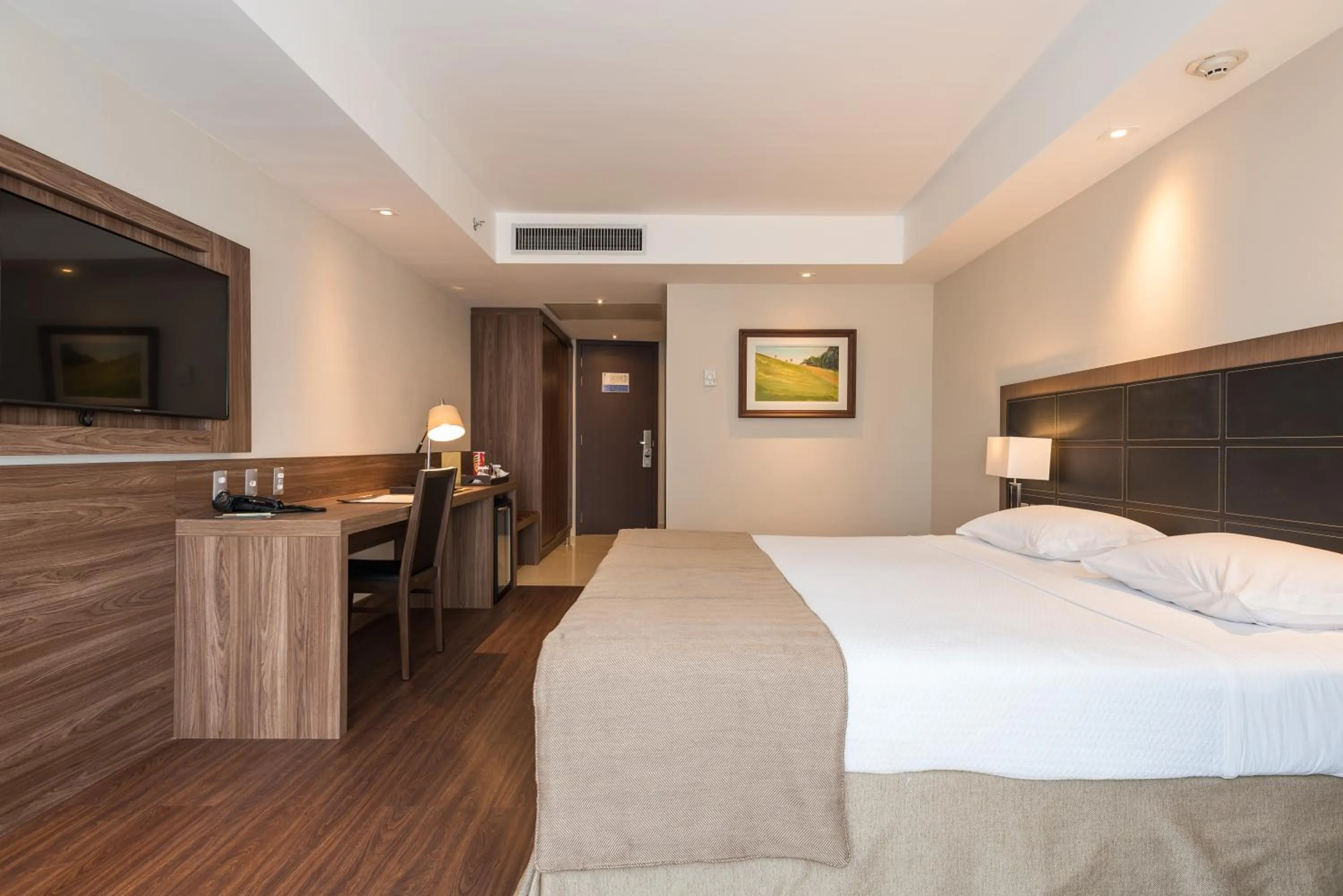 Photo of the whole room, Bed in Windsor Oceanico Hotel