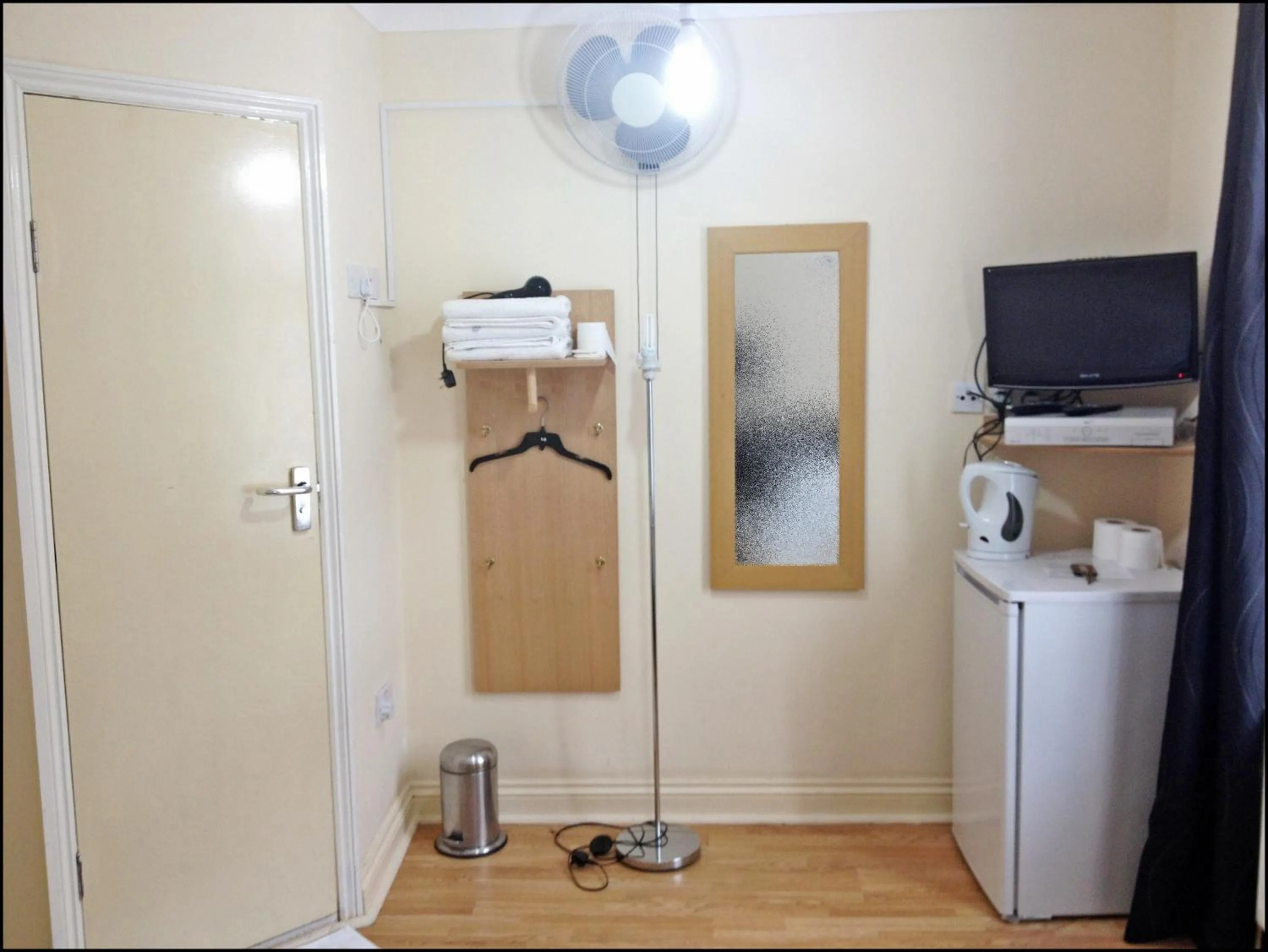 TV and multimedia in City View Hotel - Roman Road Market