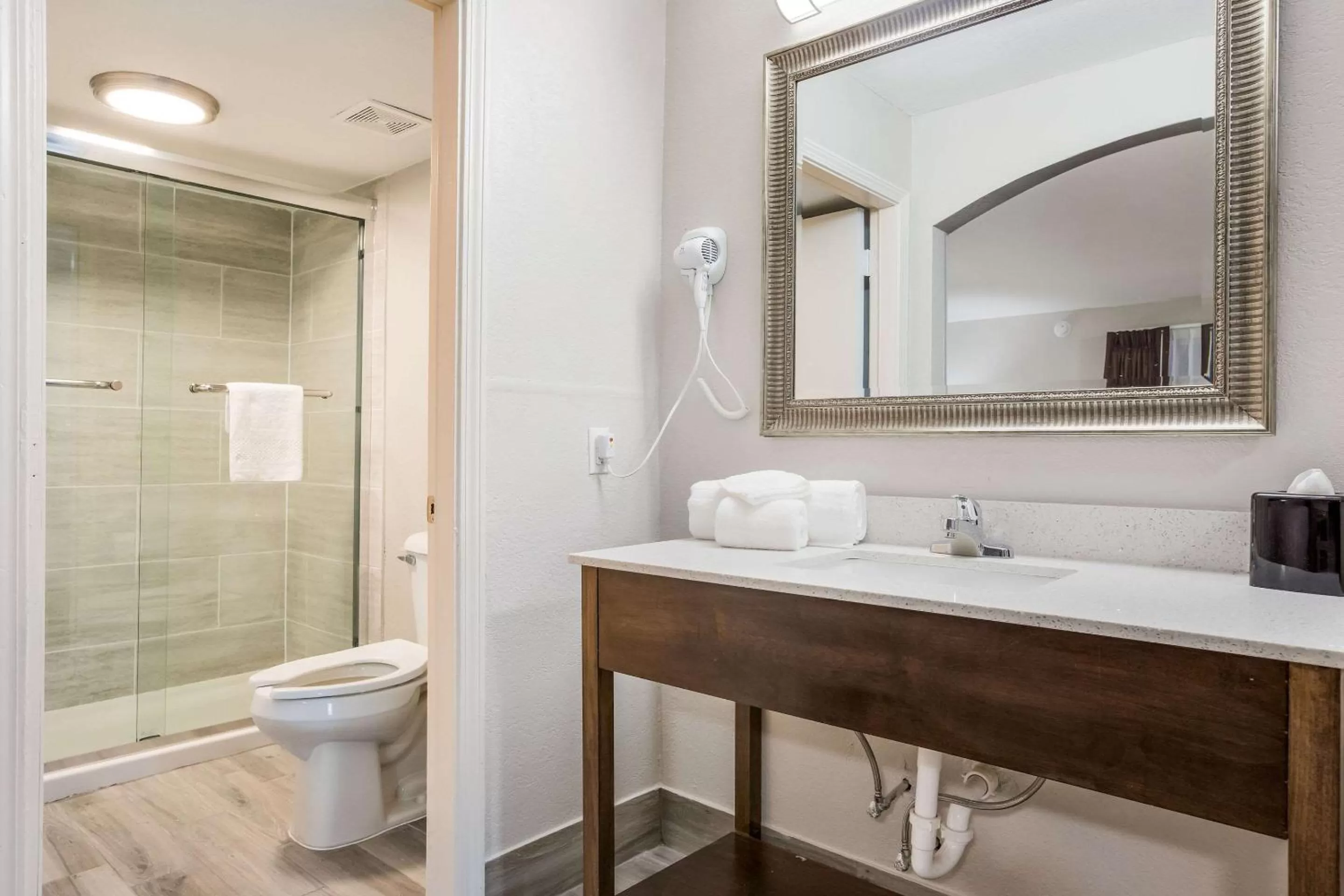 Bedroom in Clarion Pointe East Lansing University Area