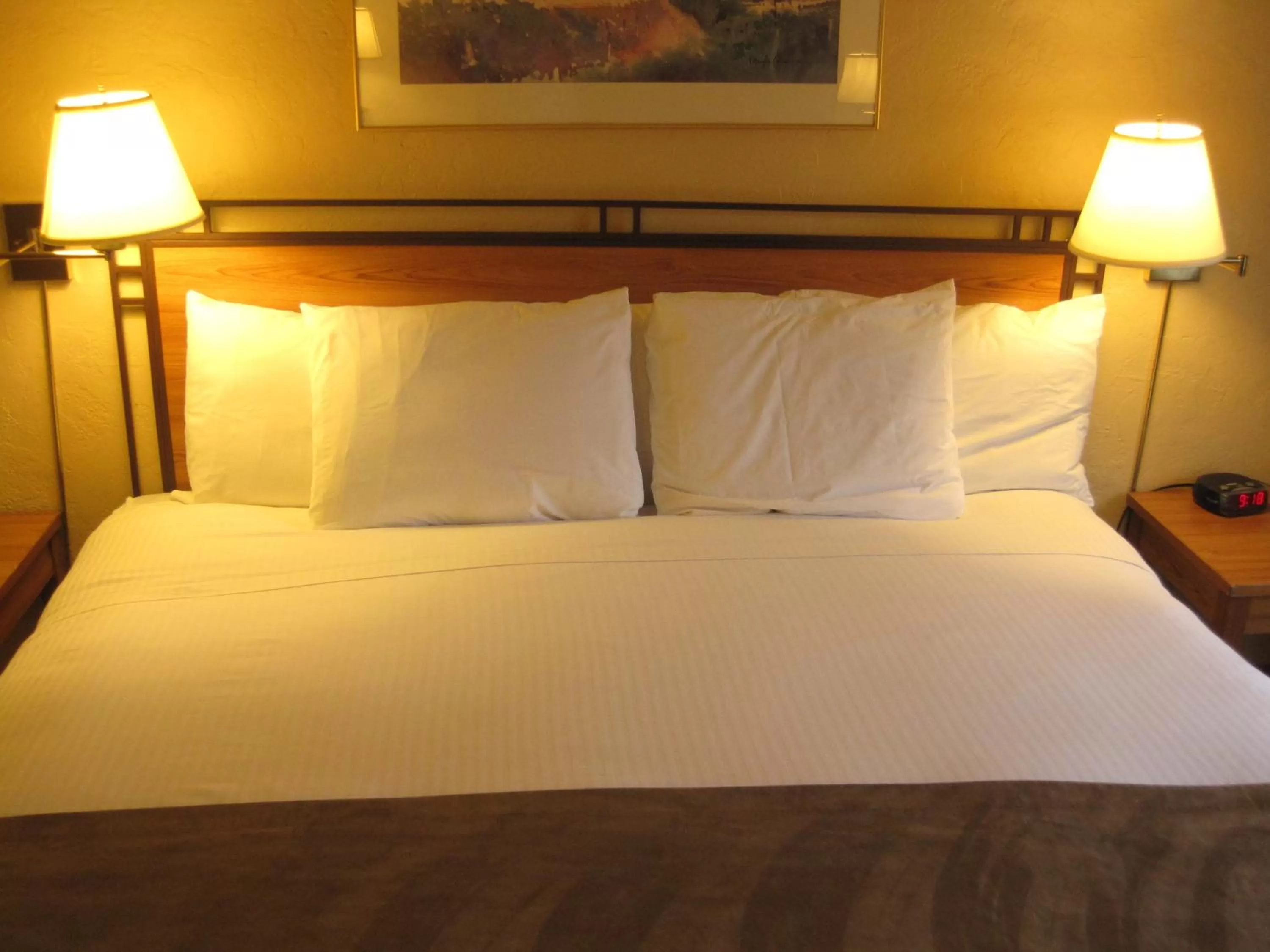 Bed in Travelodge by Wyndham Seattle By The Space Needle