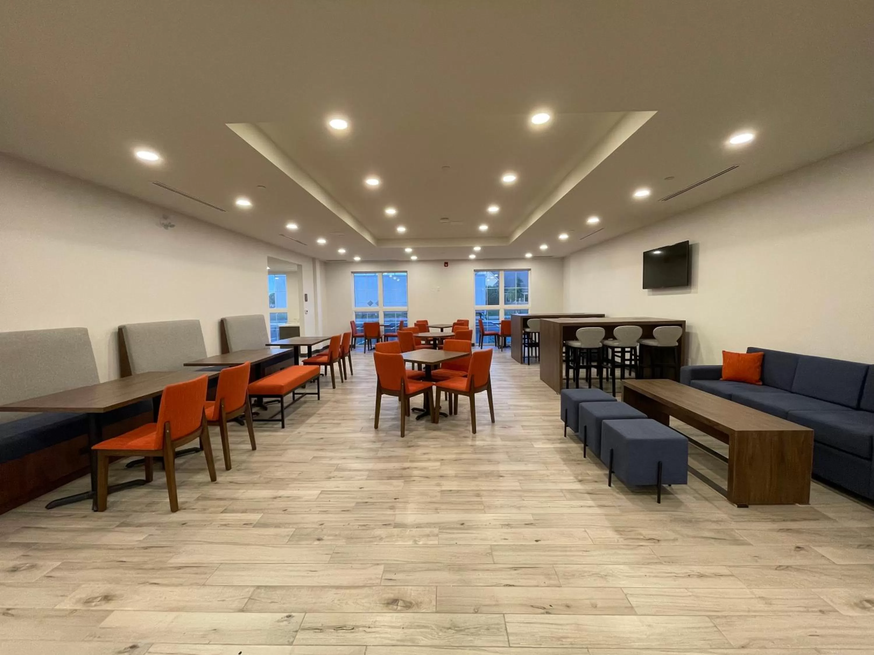 Seating area in Comfort Inn & Suites