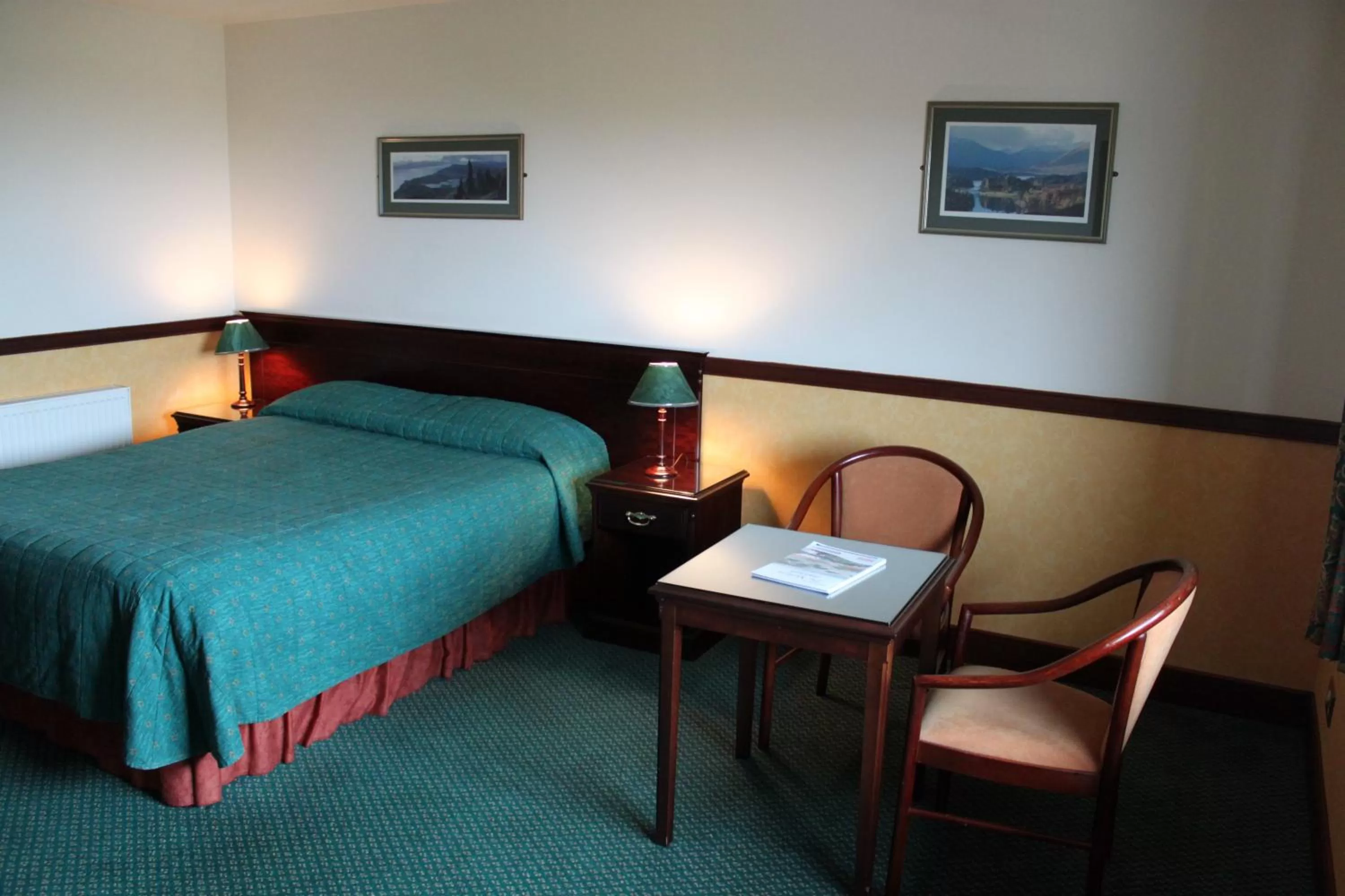 Bedroom, Bed in The Weigh Inn Hotel & Lodges