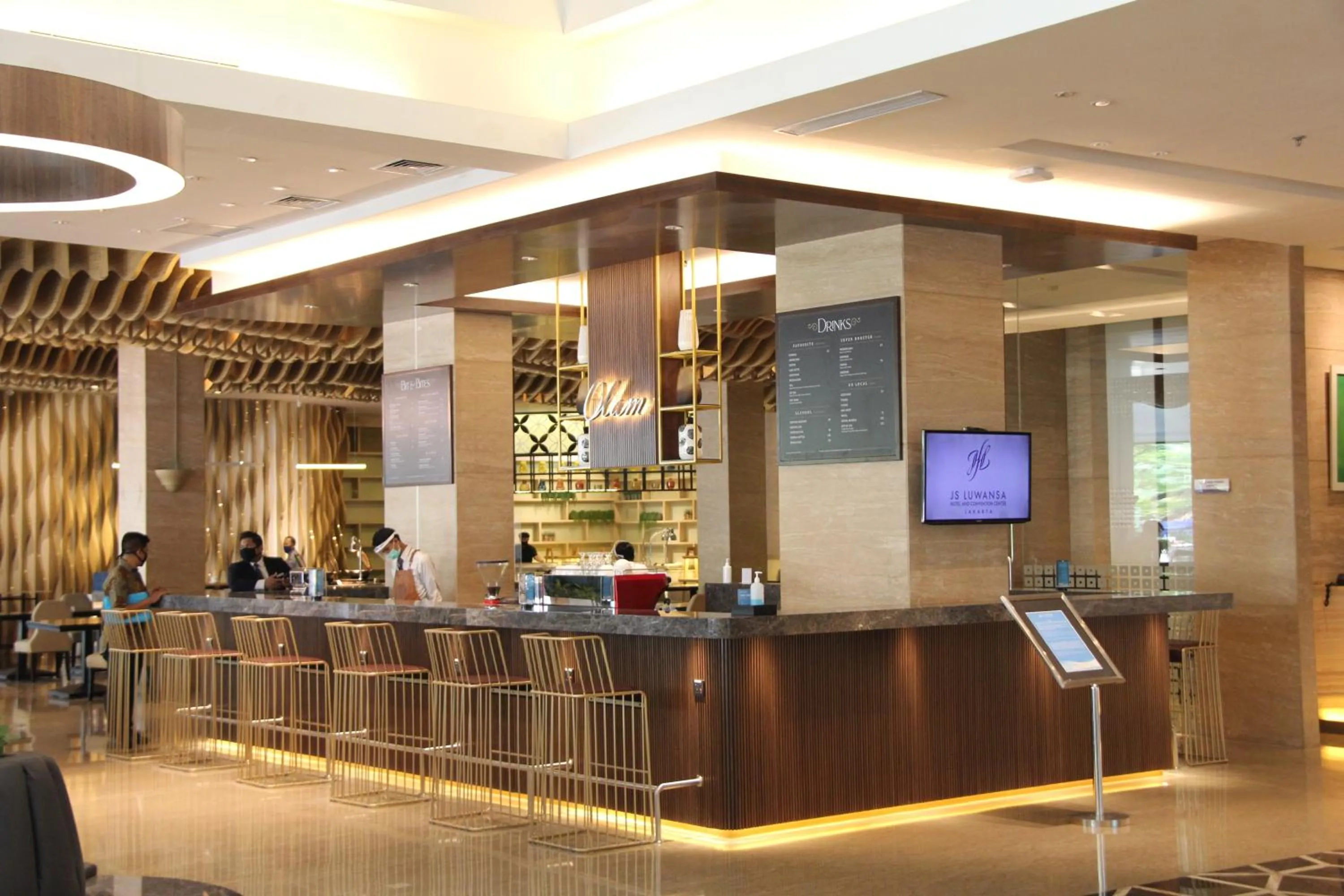 Restaurant/places to eat in JS Luwansa Hotel & Convention Center