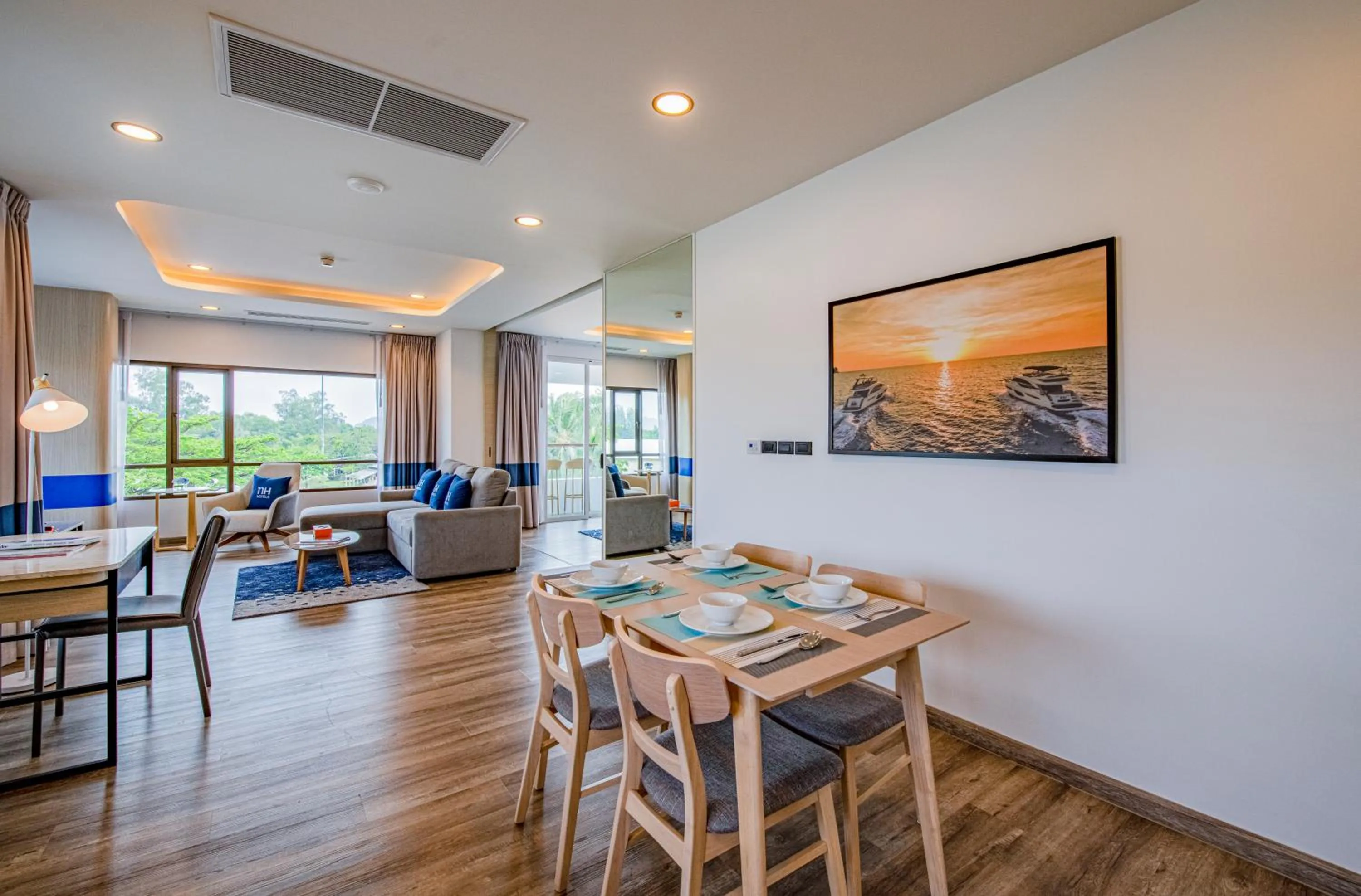 Dining area in NH Boat Lagoon Phuket Resort