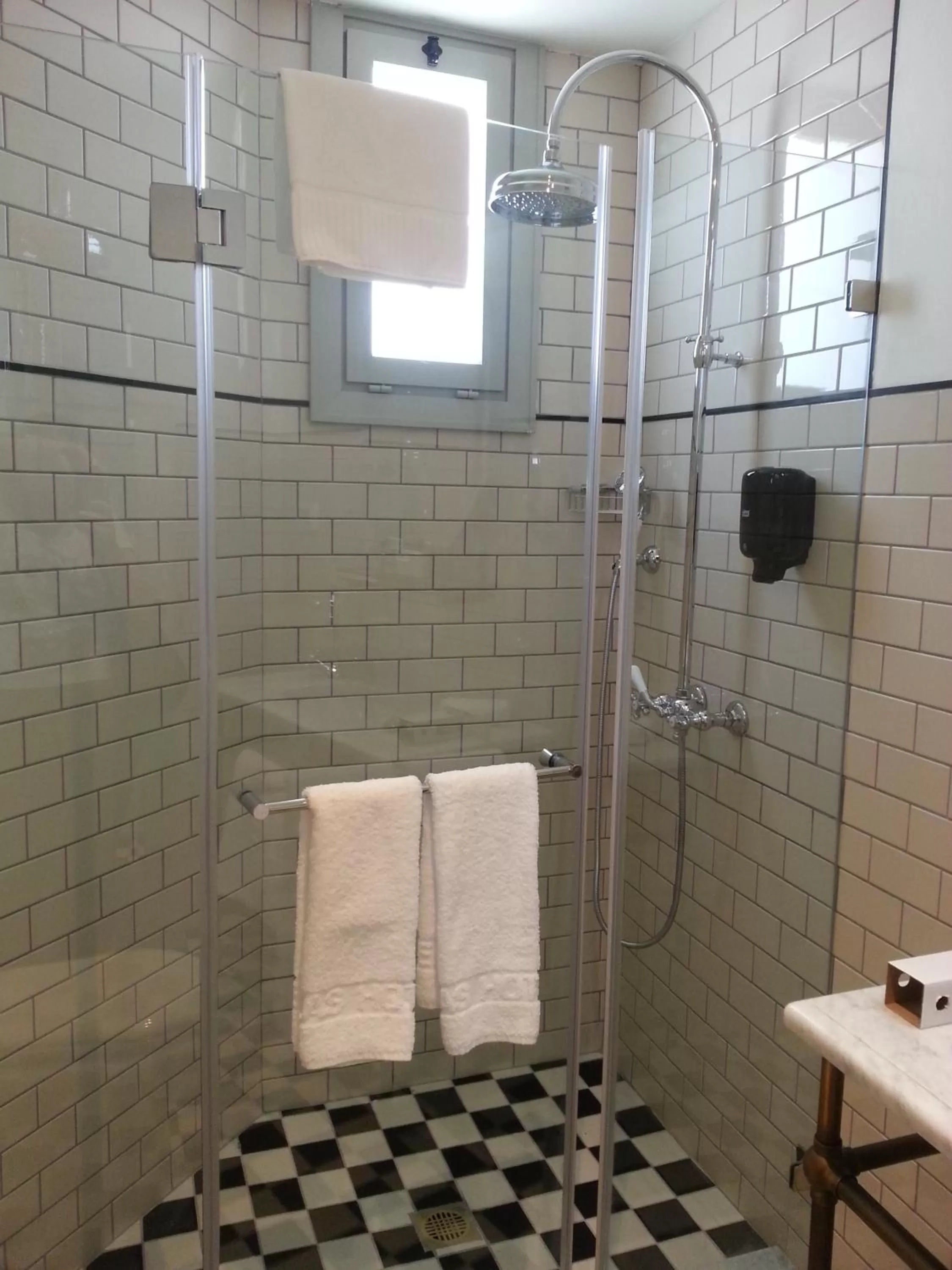 Shower in Market House - An Atlas Boutique Hotel