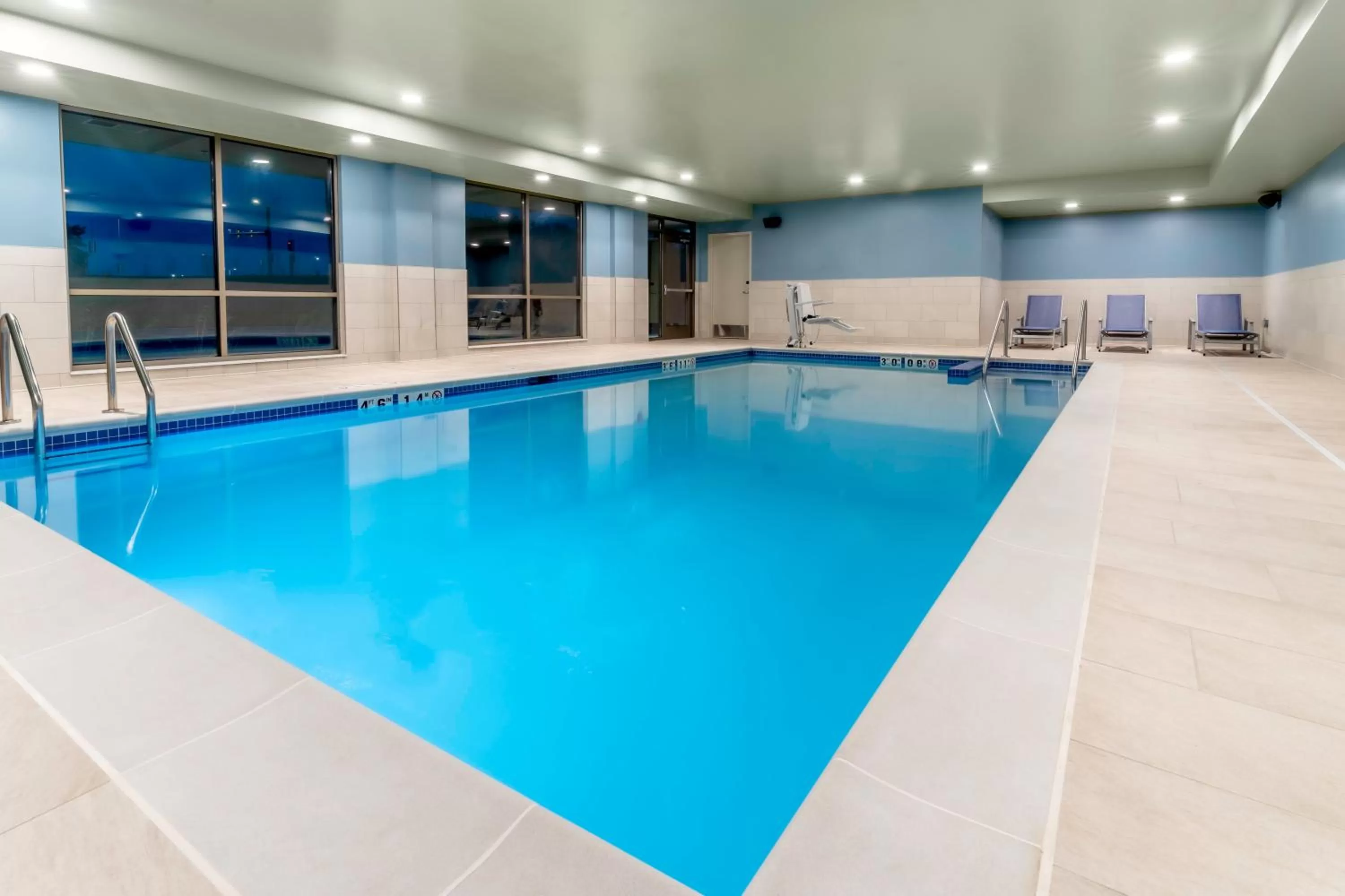Swimming pool in Holiday Inn Express & Suites - Milwaukee West Allis by IHG