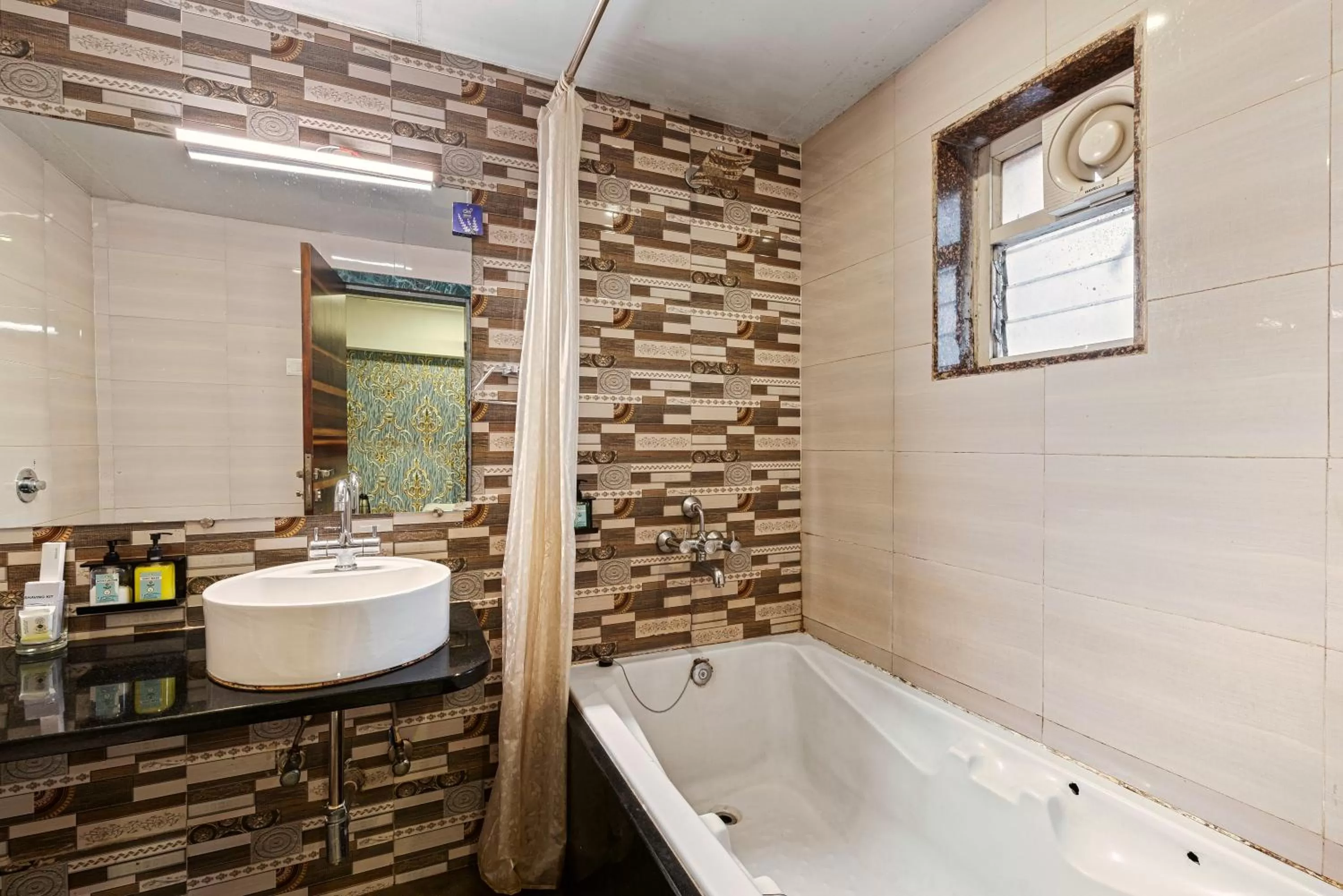 Bath in Mayur Retreat & Spa