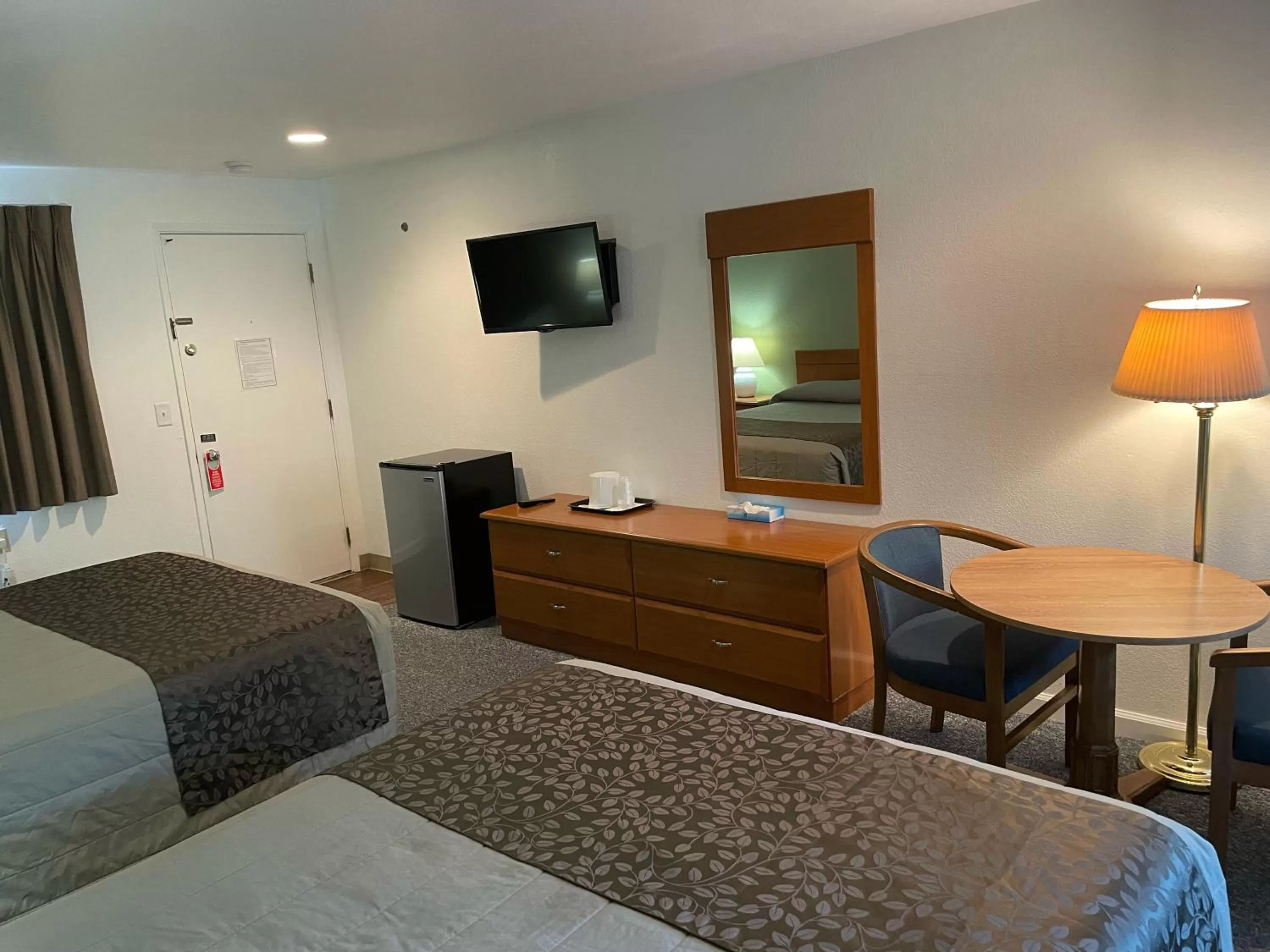 Bed in Murphey's Motel LLC