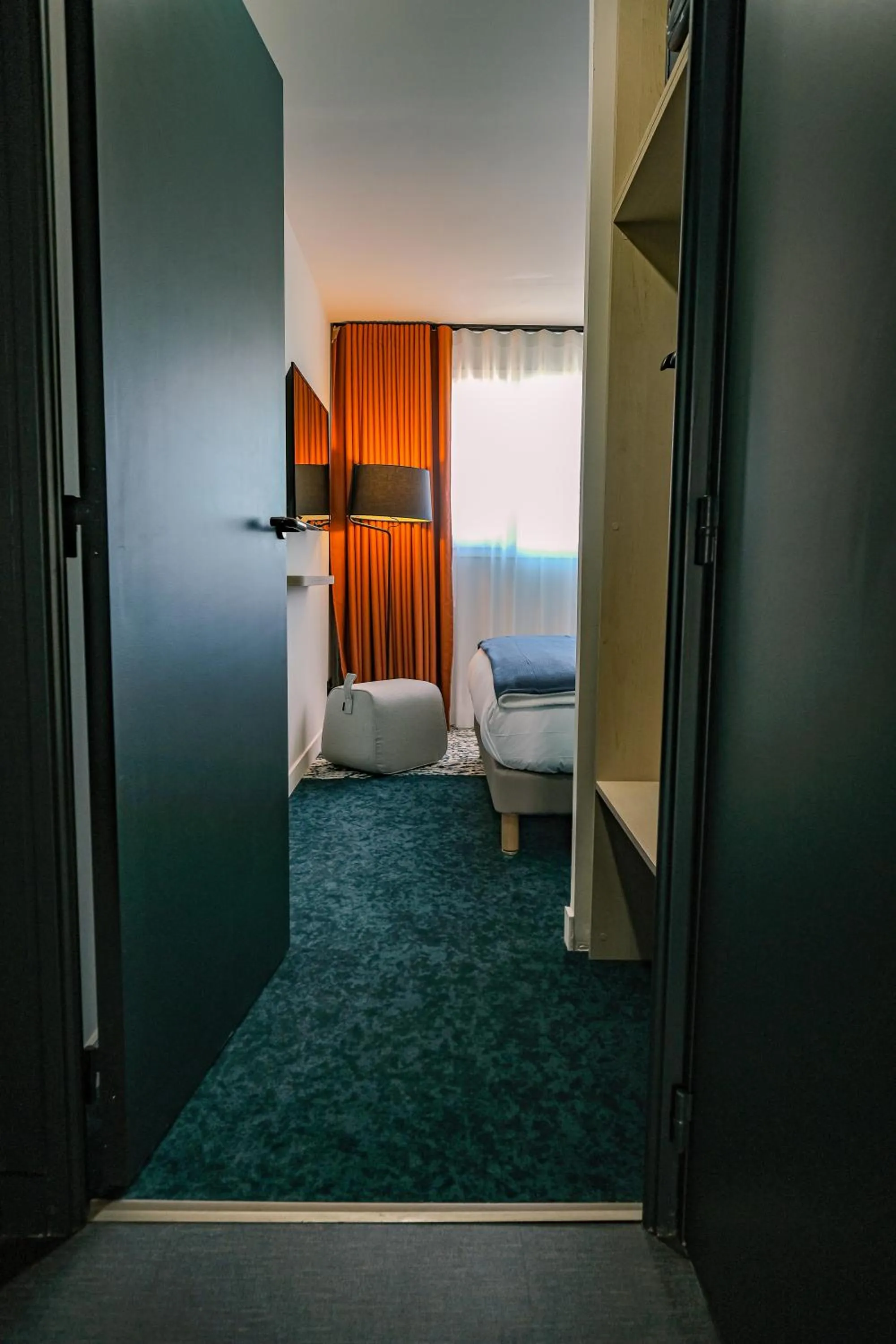 Bedroom, Bed in ibis Styles Bordeaux Lac Bruges