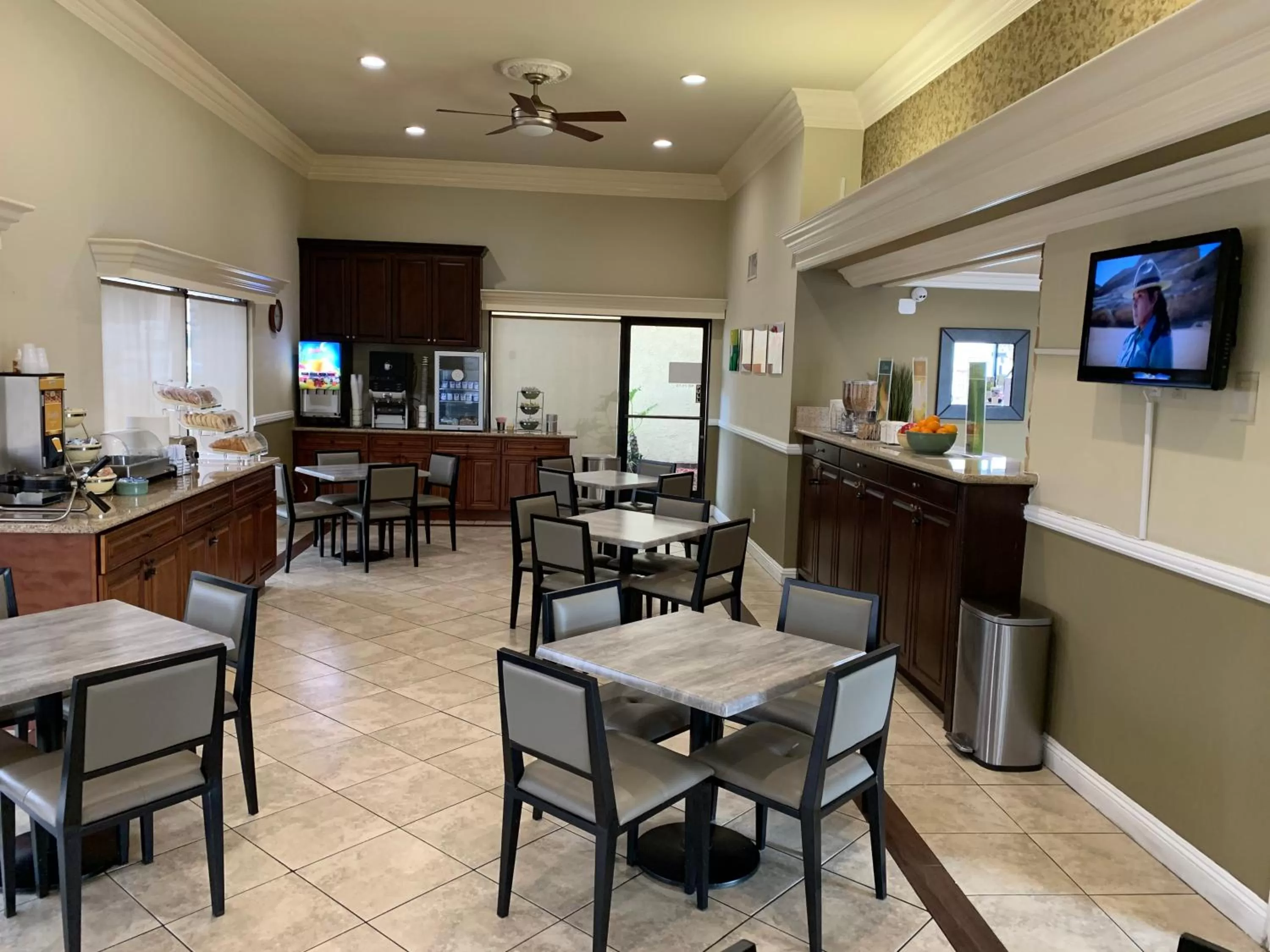 Breakfast in Quality Inn Long Beach - Signal Hill