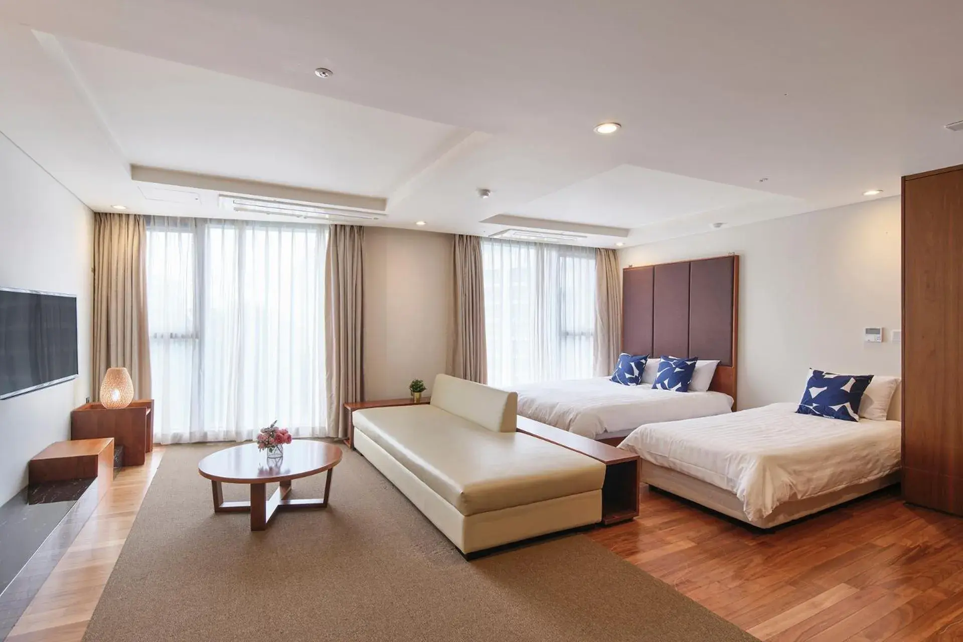 Deluxe Family Suite in The Island Blue Hotel Deluxe Family Suite in The Island Blue Hotel