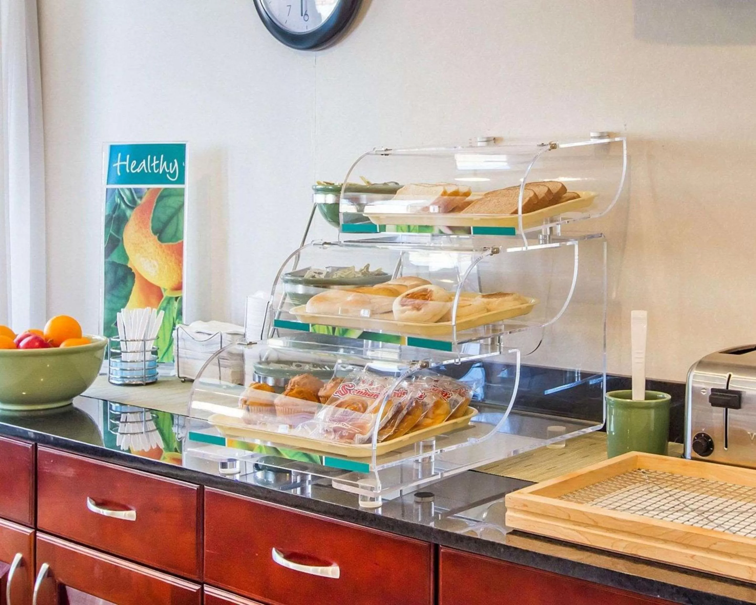 Restaurant/places to eat in Quality Inn Dyersburg I-155