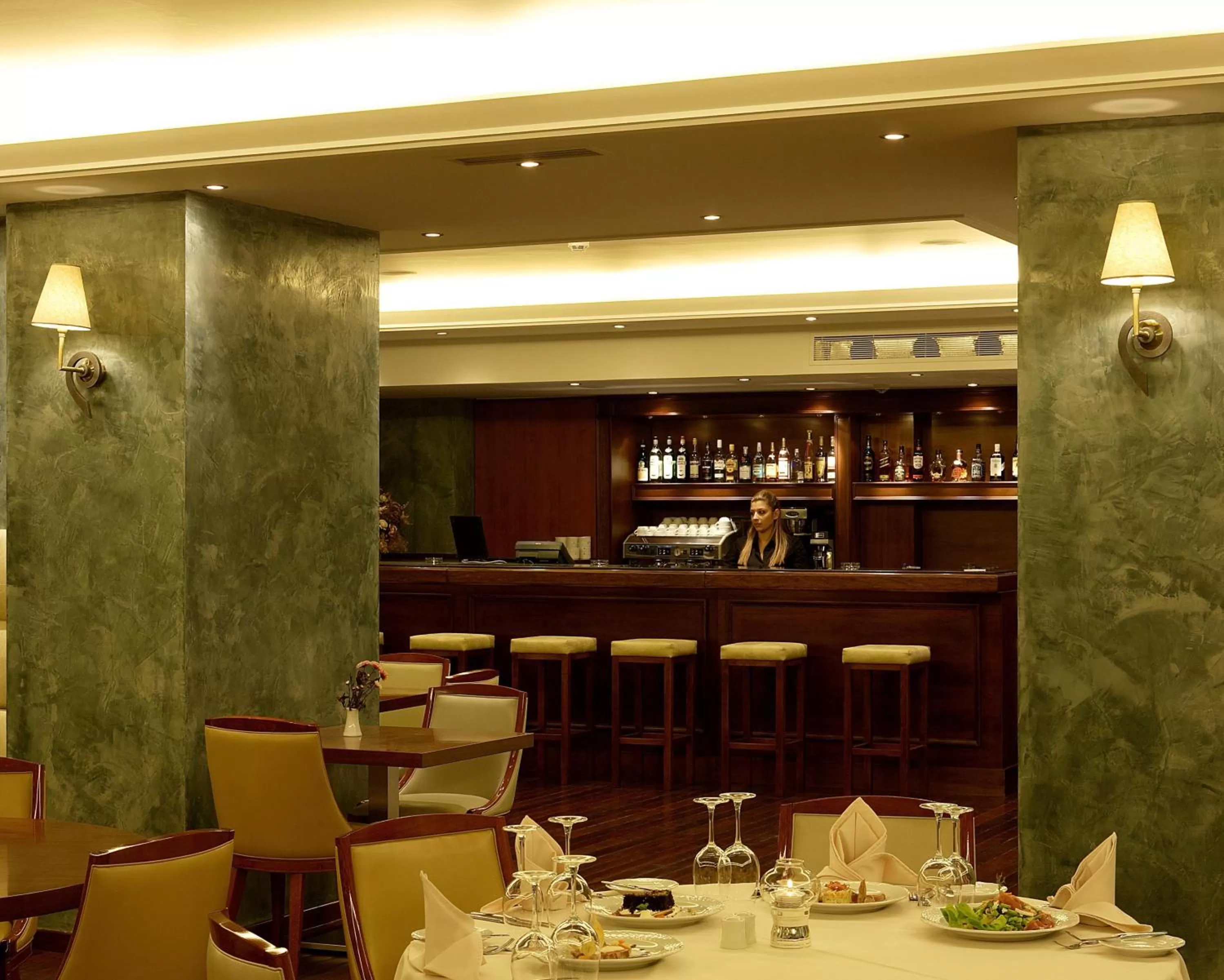 Restaurant/places to eat in Piraeus Theoxenia Hotel