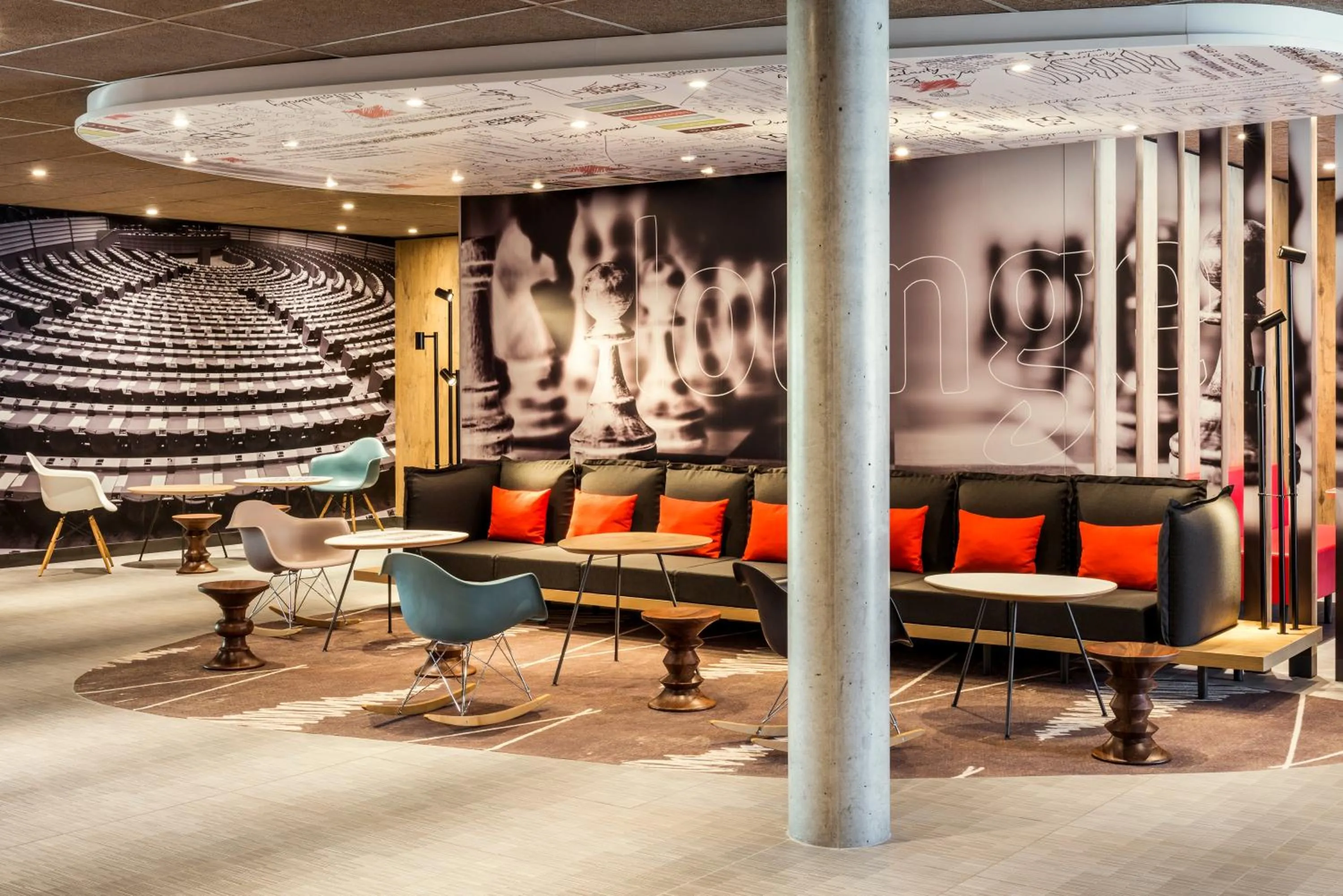 Lobby or reception in ibis Saint Quentin en Yvelines - Vélodrome