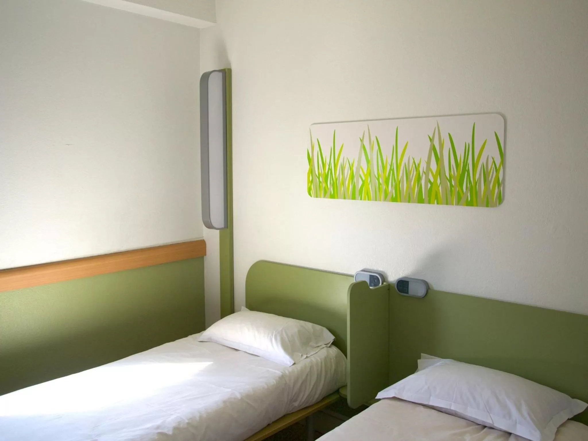 Photo of the whole room, Bed in Ibis Budget Toulon Centre