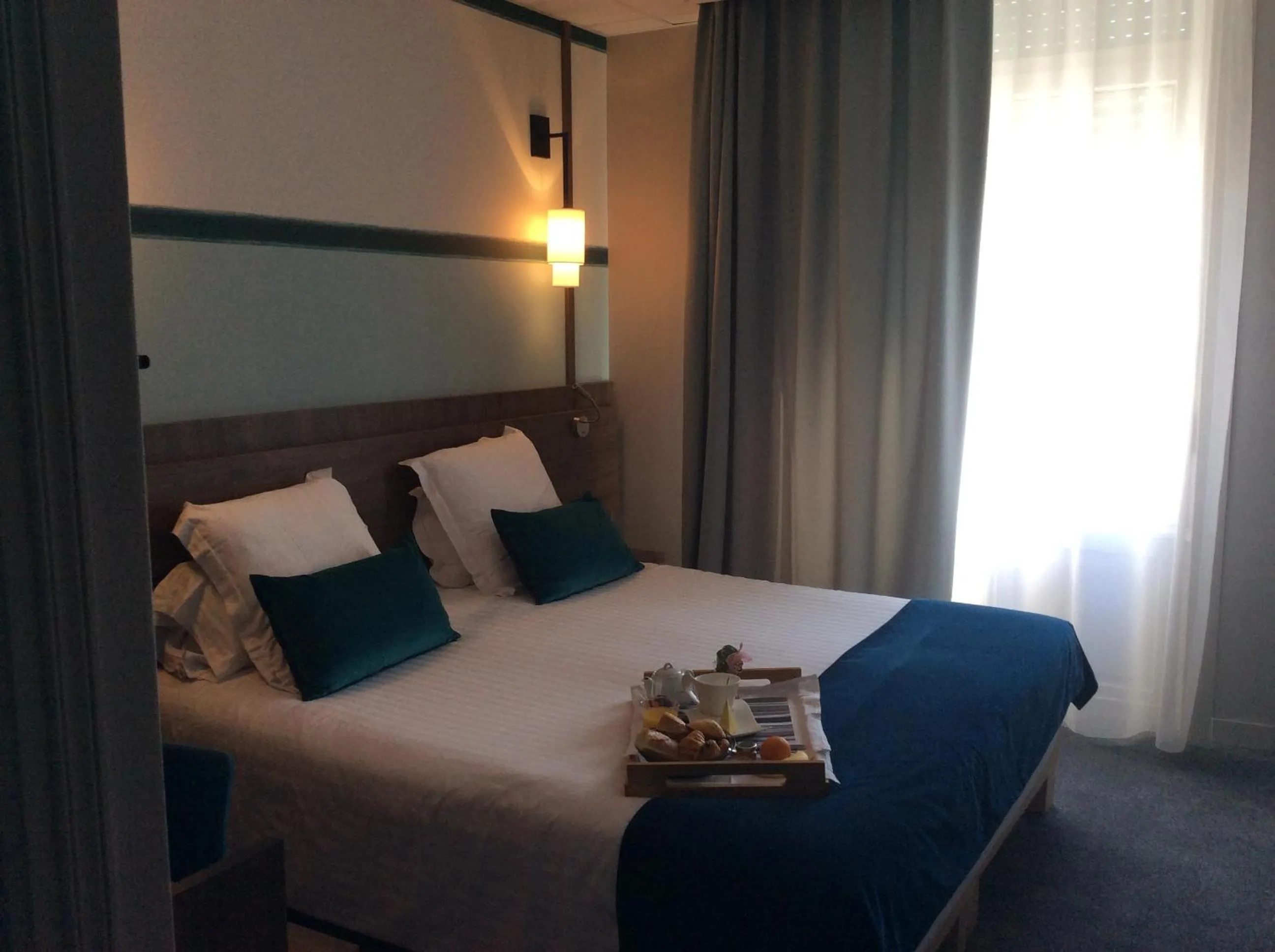 Bedroom, Bed in Best Western Le Duguesclin Hôtel-Restaurant