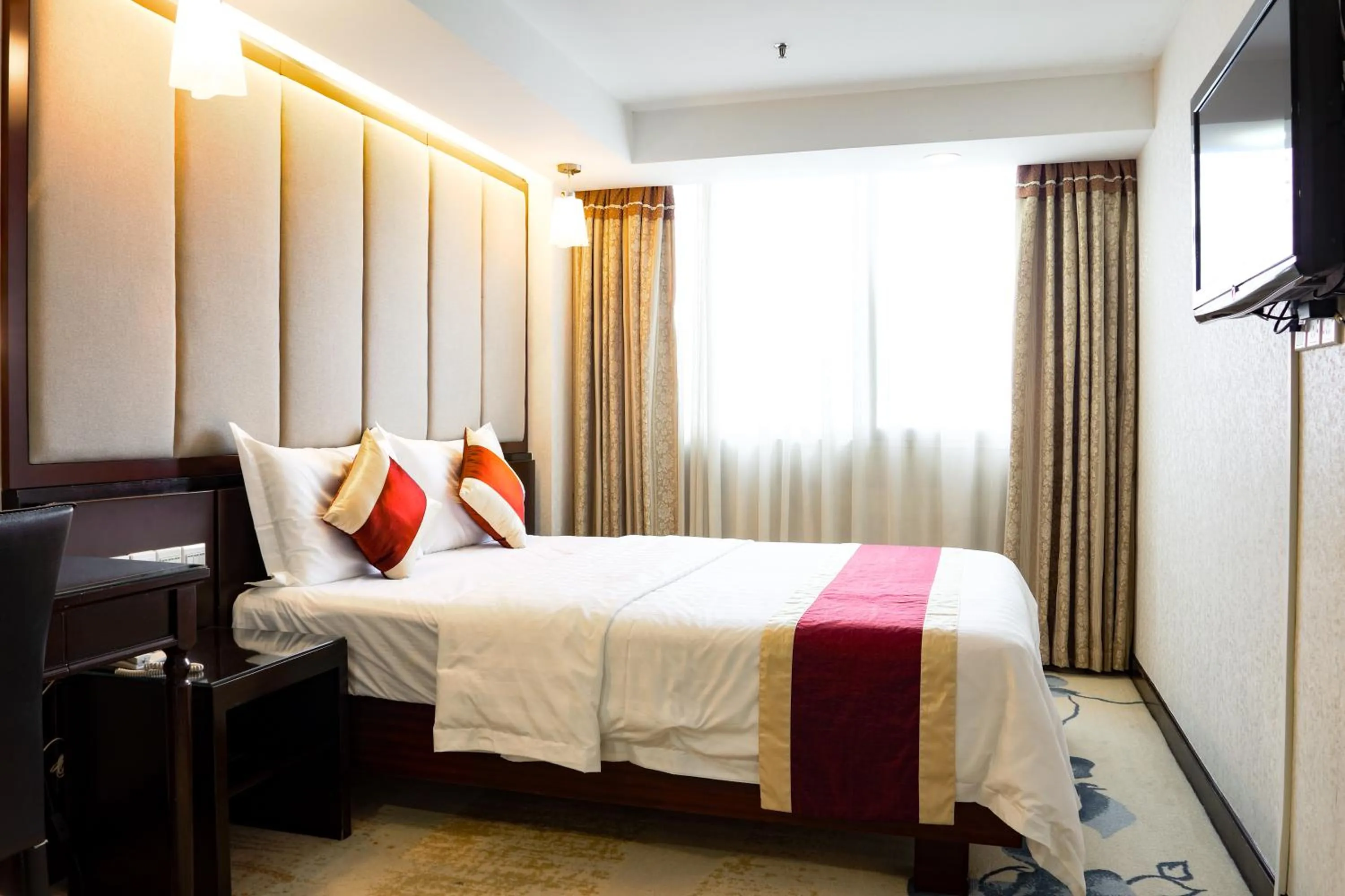 bunk bed in New World Hotel