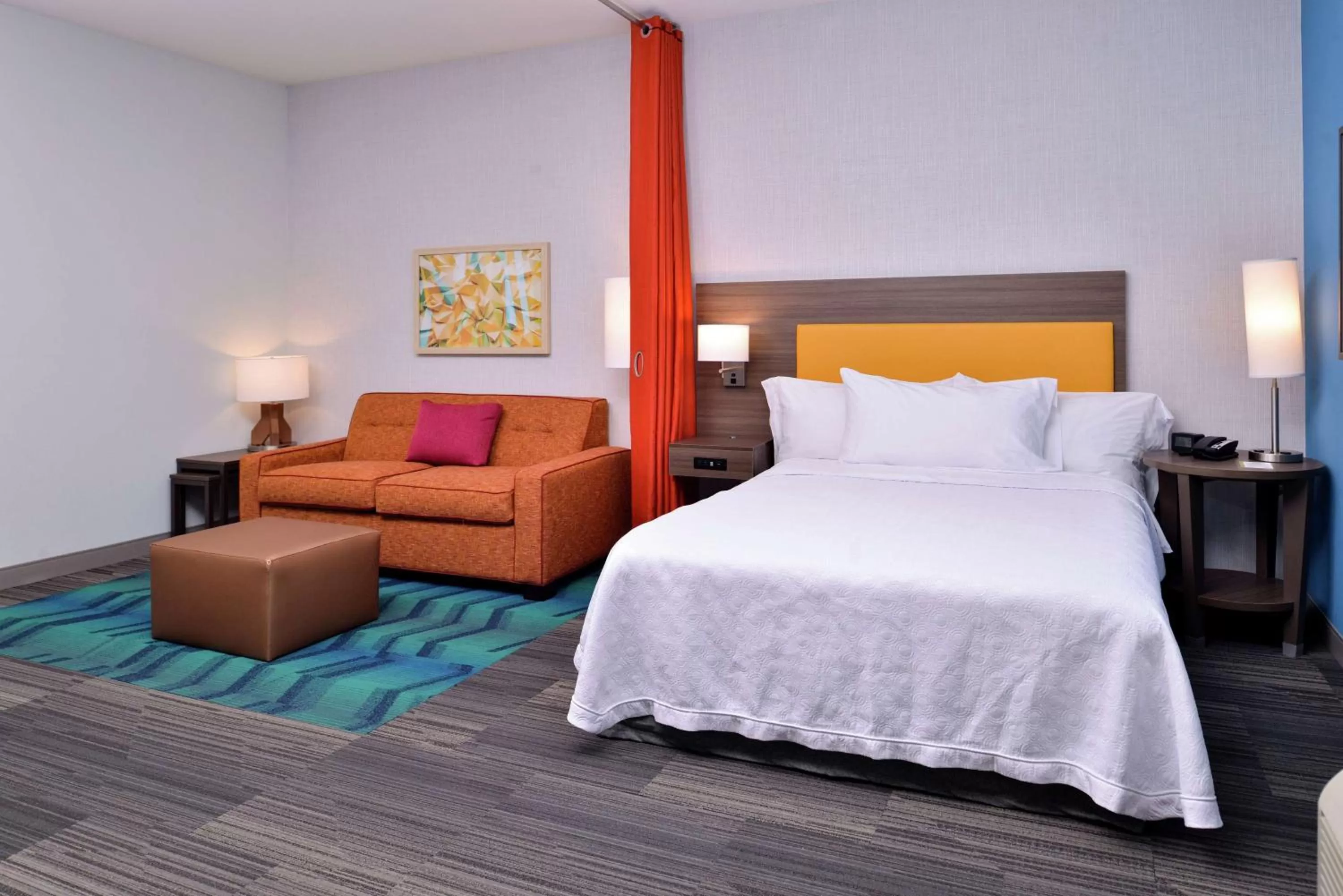 Living room, Bed in Home2 Suites By Hilton Tampa Downtown Channel District