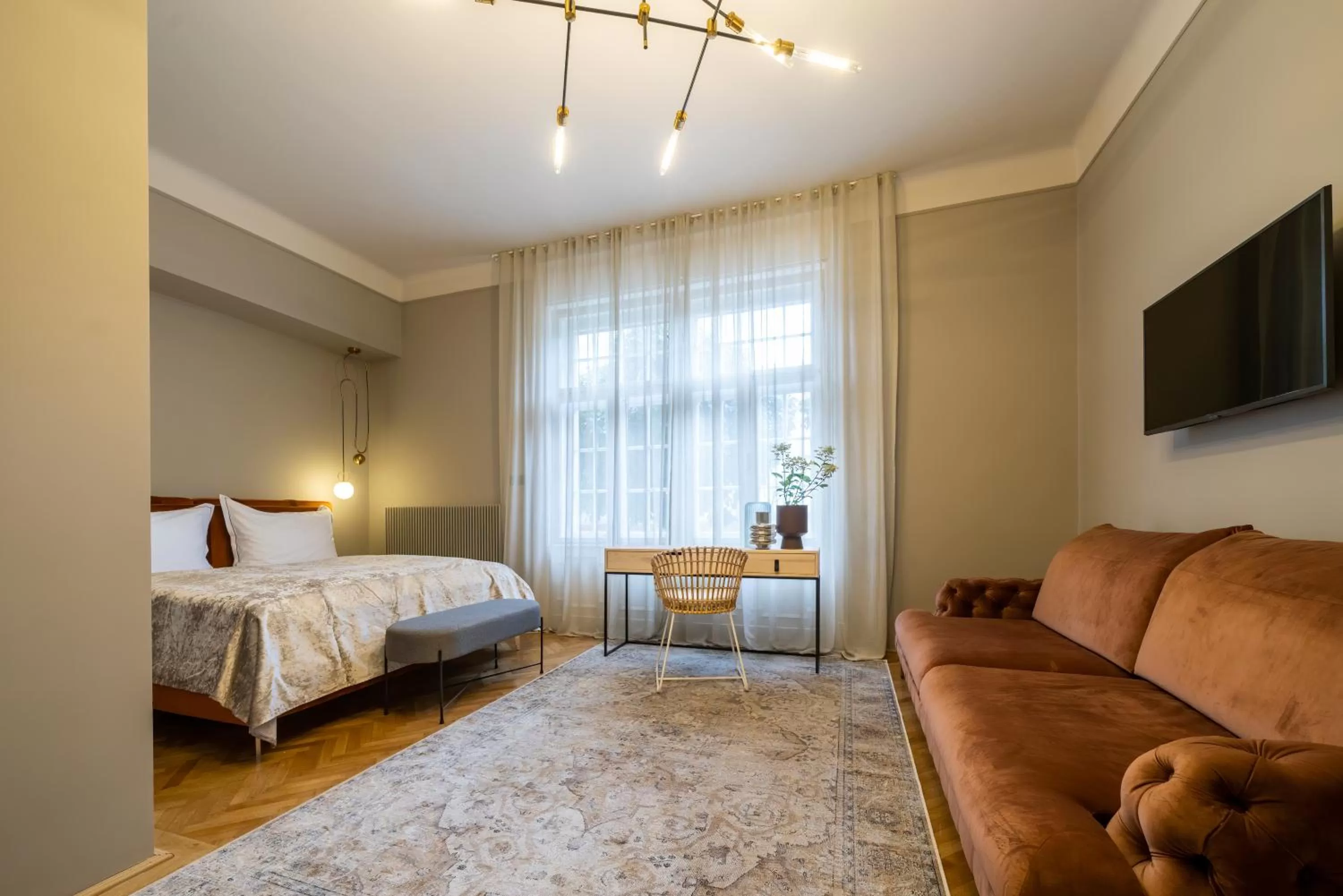 Photo of the whole room, Bed in Nest