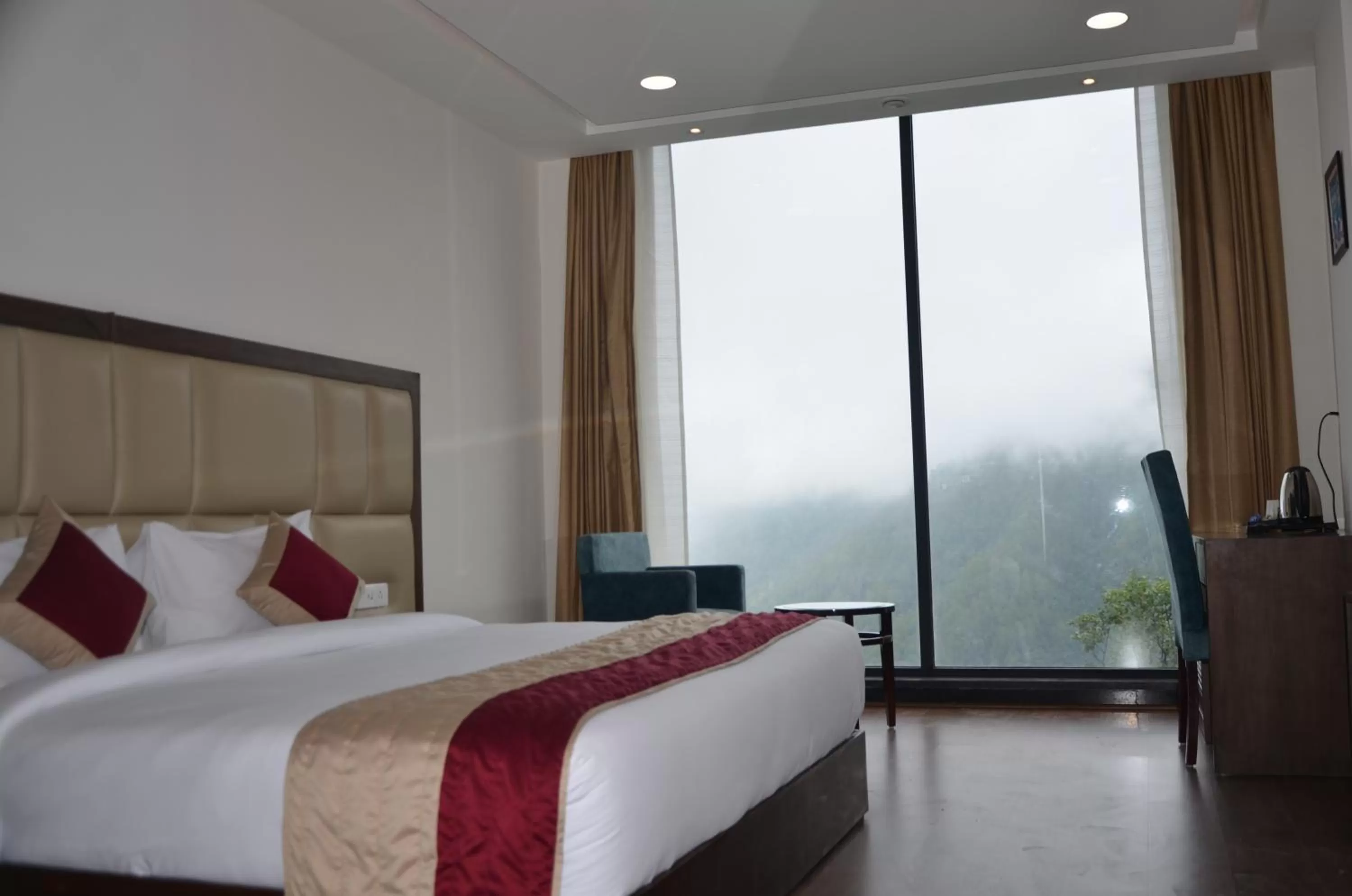 Photo of the whole room, Bed in Best Western Dalhousie