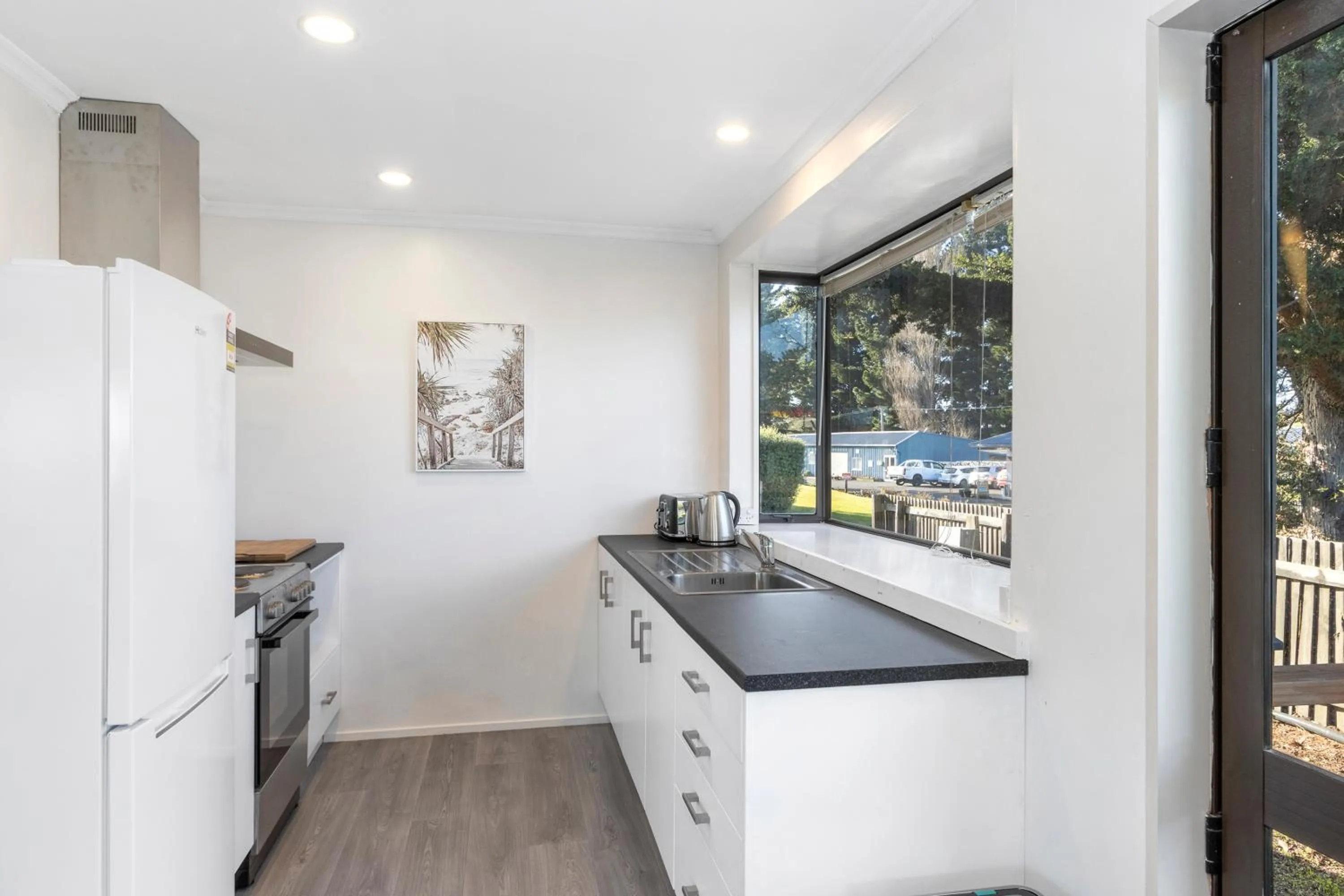 Kitchen or kitchenette in North South Holiday Park