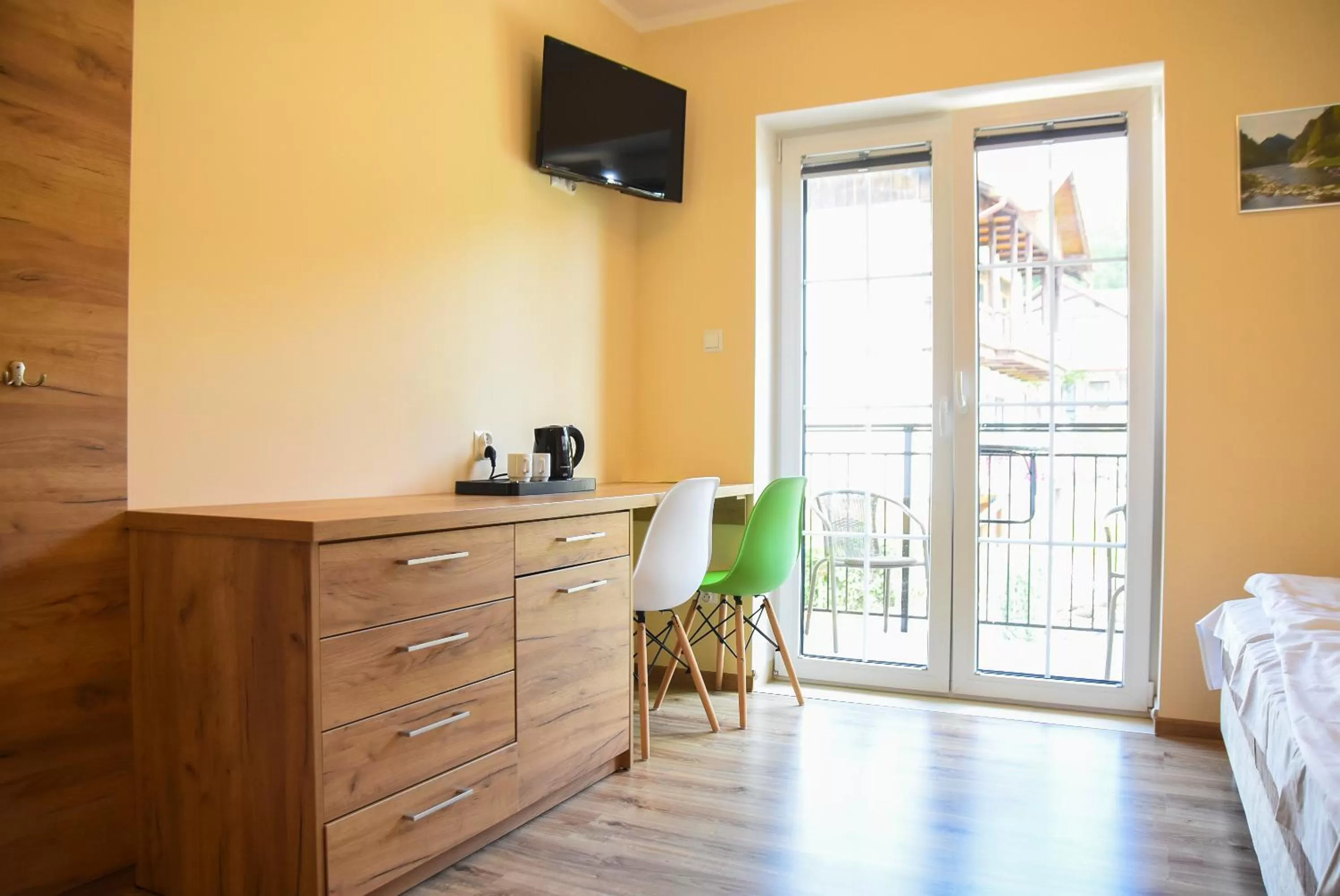 Bed, TV/Entertainment Center in Willa Szczepaniakówka