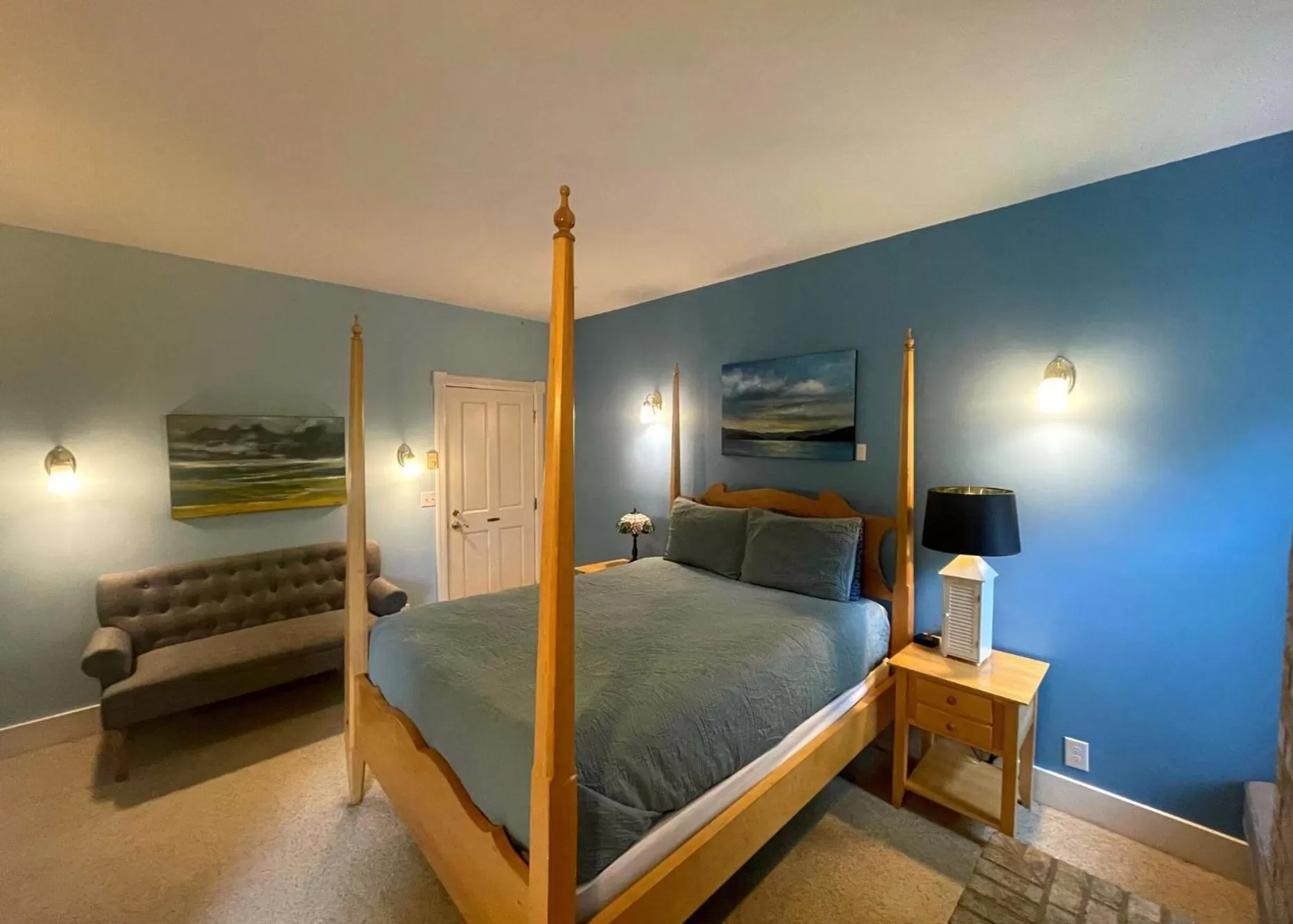 Bed in The Edenwild Boutique Inn