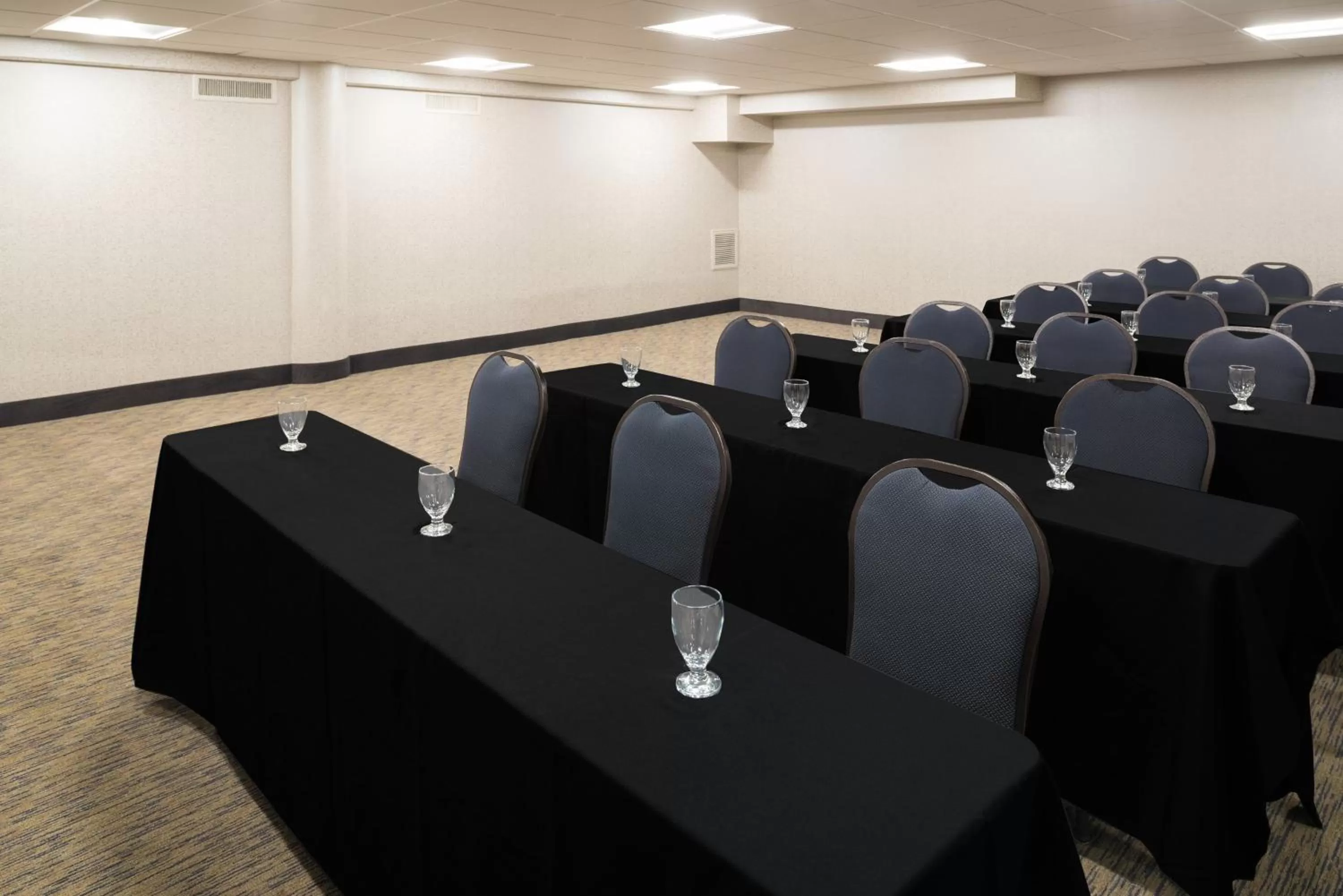 Meeting/conference room in Holiday Inn Express - Downtown San Diego by IHG