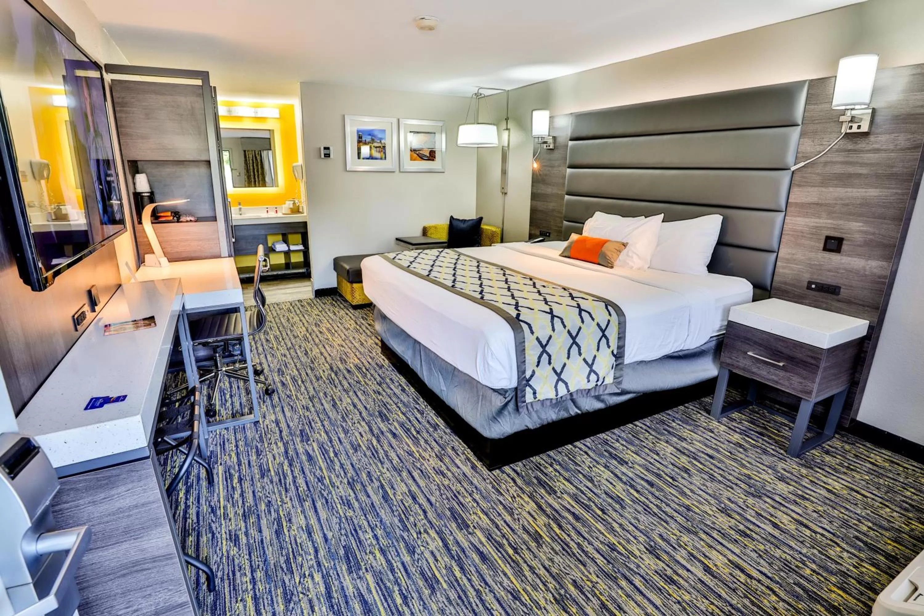 Photo of the whole room, Bed in Baymont by Wyndham Murfreesboro