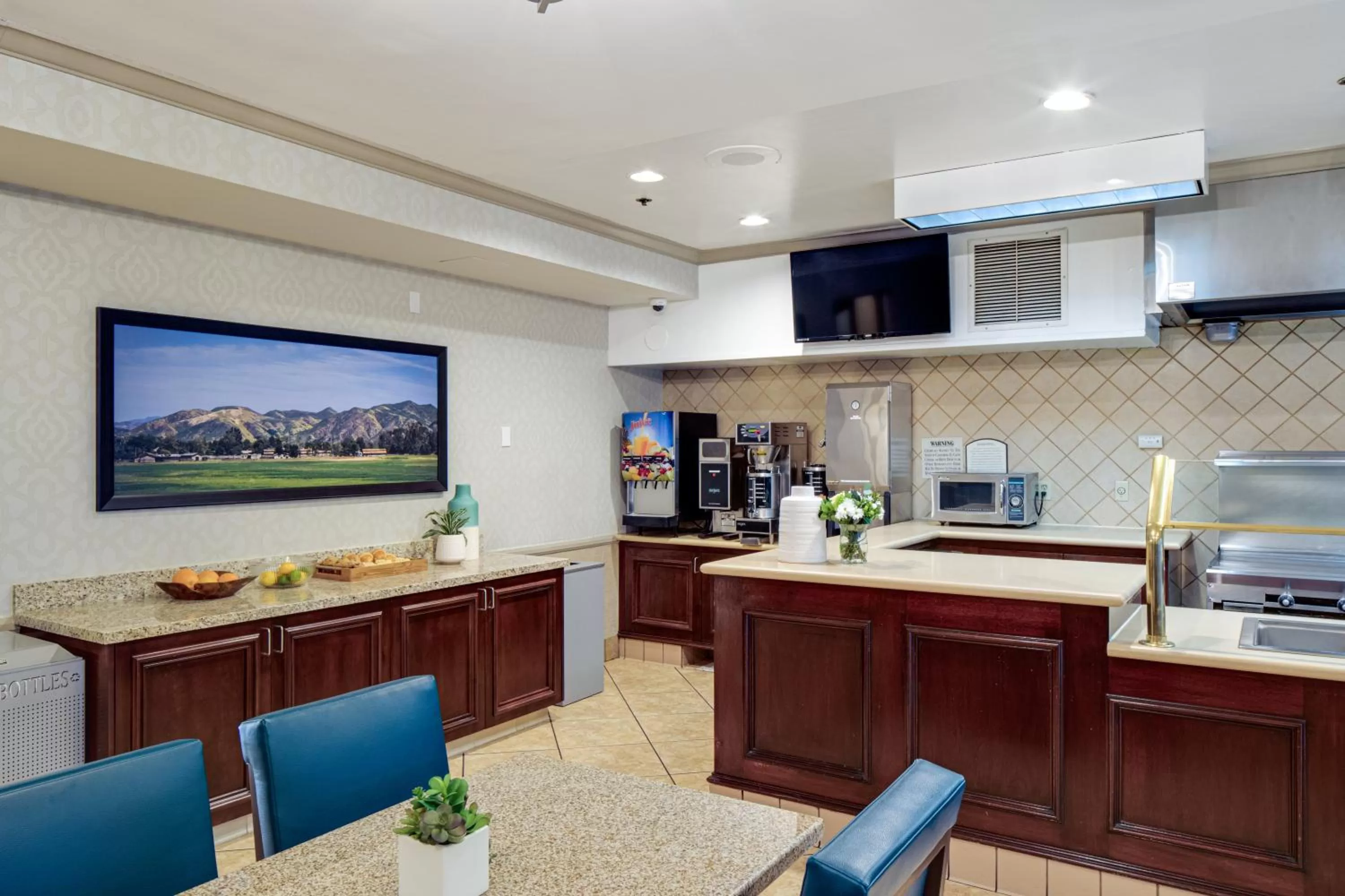 Breakfast in Ayres Hotel Corona - Riverside