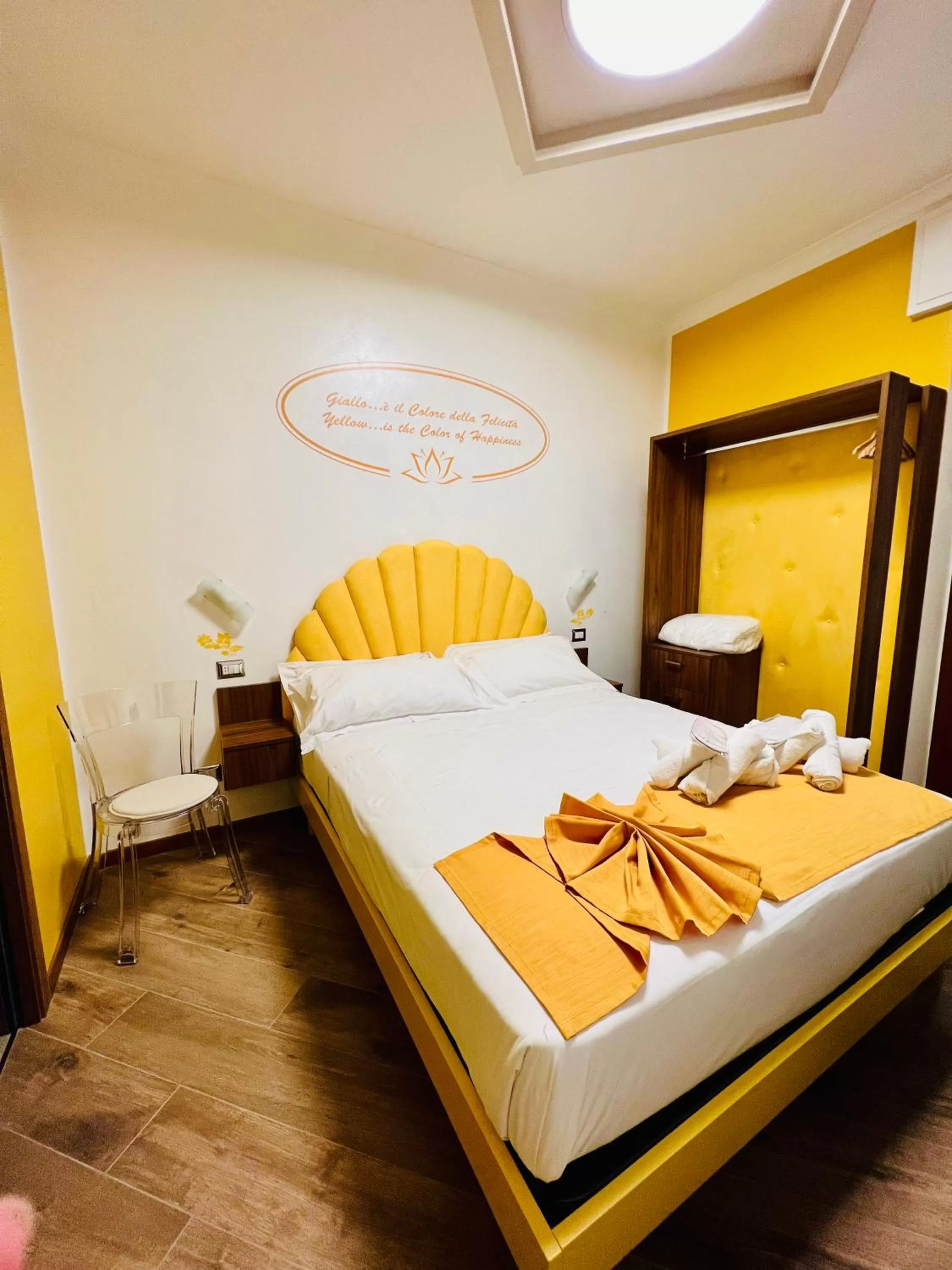 Bedroom, Bed in Rainbow Hotel Depandance Joli