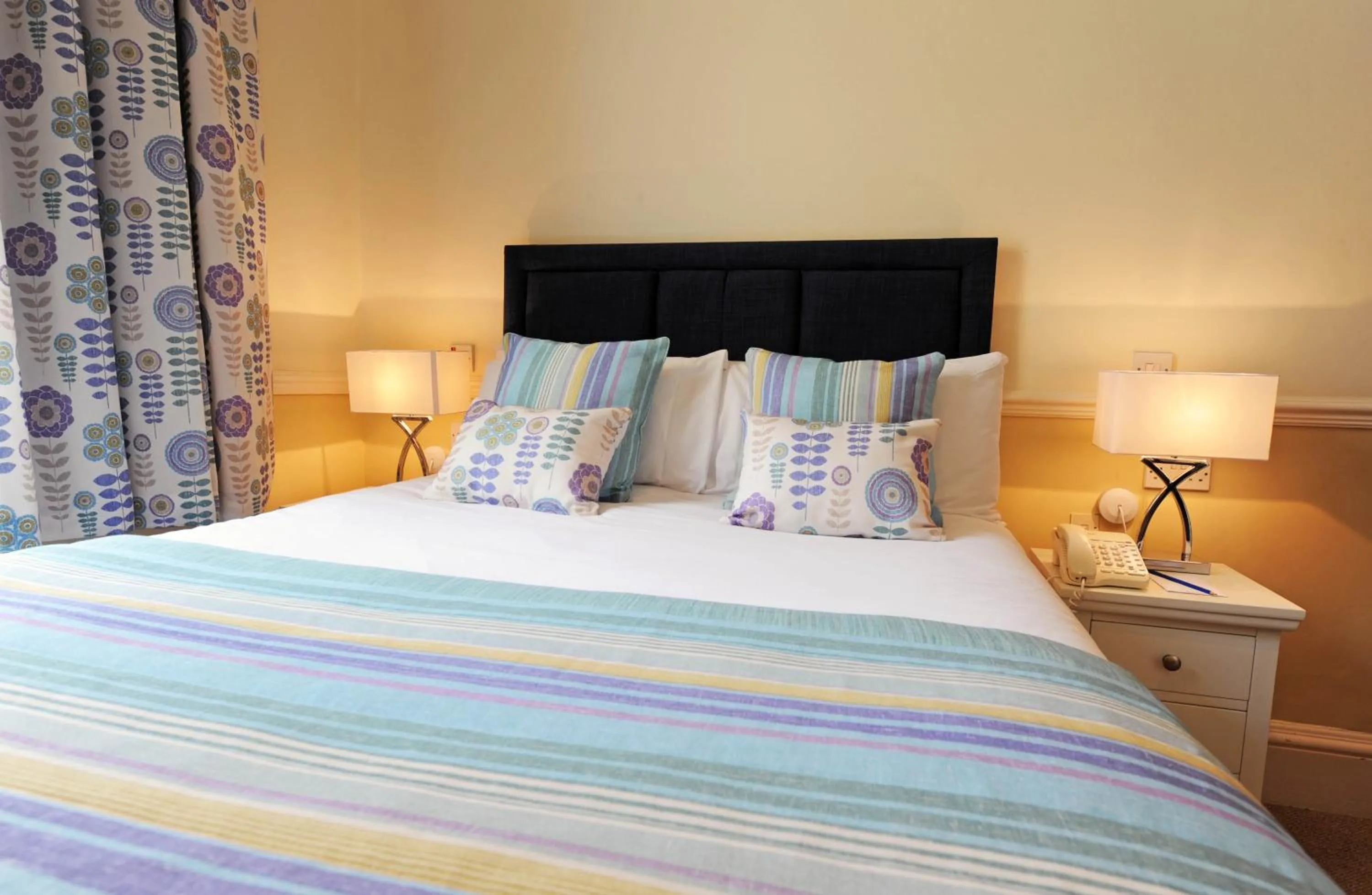 Bedroom, Bed in Atlantic Hotel