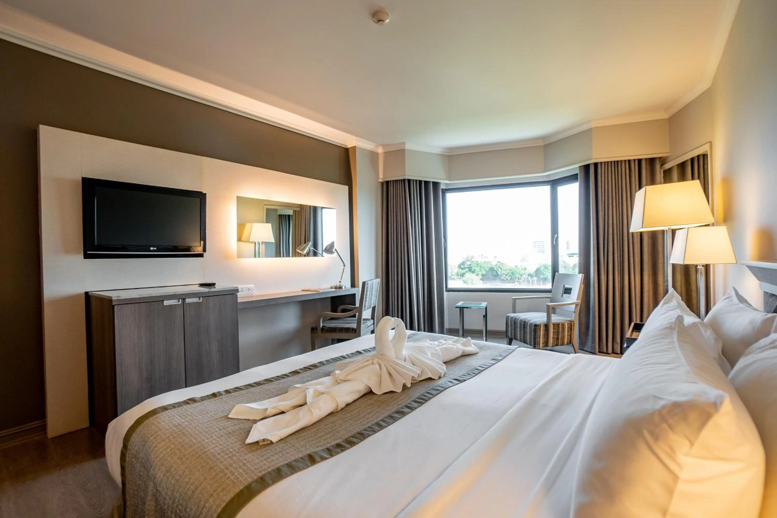 Photo of the whole room, Bed in The Grand Riverside Hotel