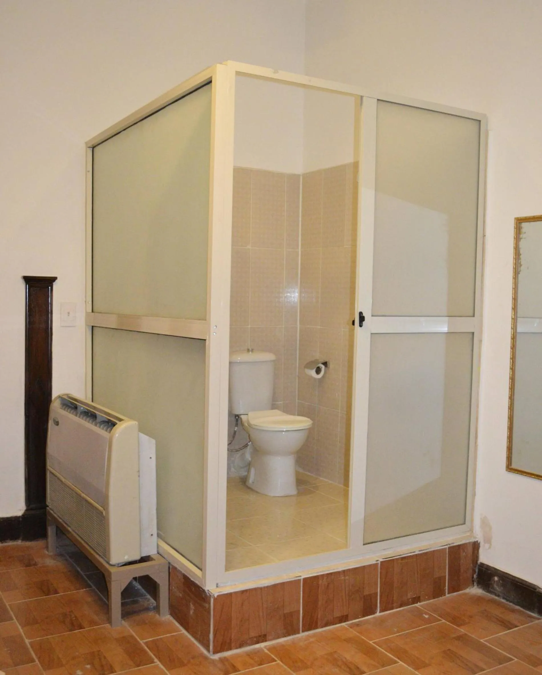 Shower in Cecilia Hostel