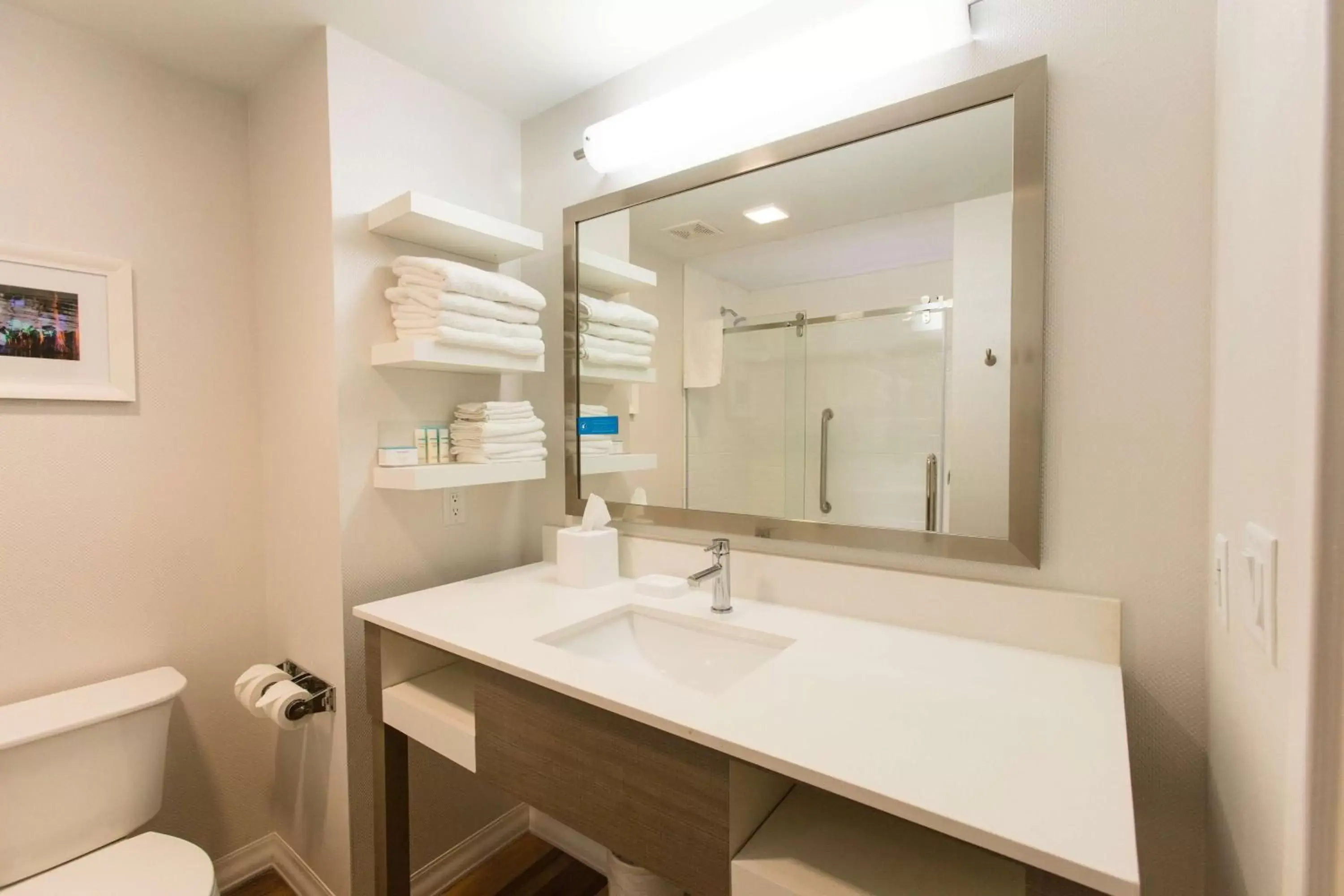 Queen Room with Two Queen Beds and River View - Non-Smoking in Hampton Inn - Palatka Queen Room with Two Queen Beds and River View - Non-Smoking in Hampton Inn - Palatka