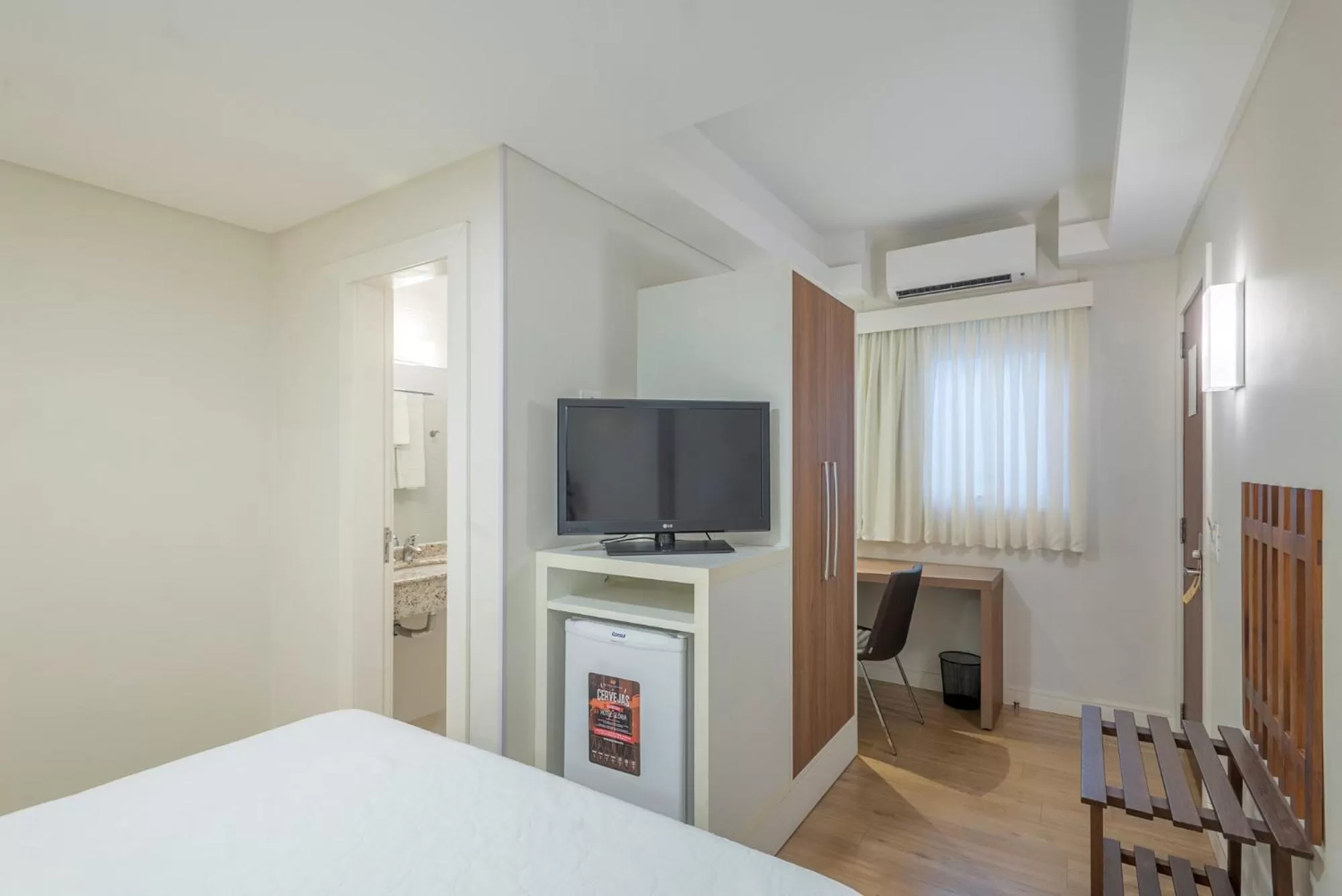 TV/Entertainment Center in Hotel Glória