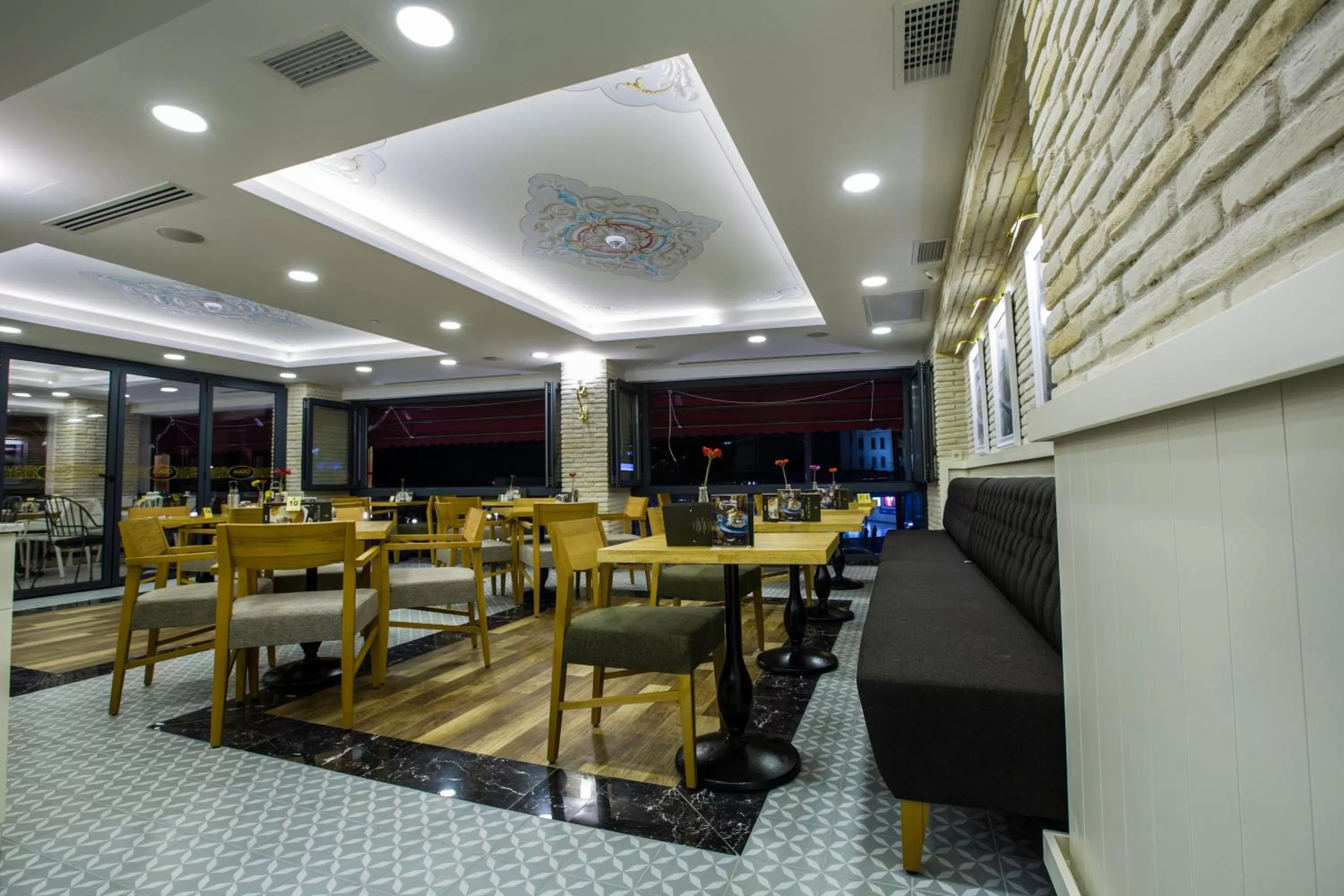 Restaurant/places to eat in Phosphorion