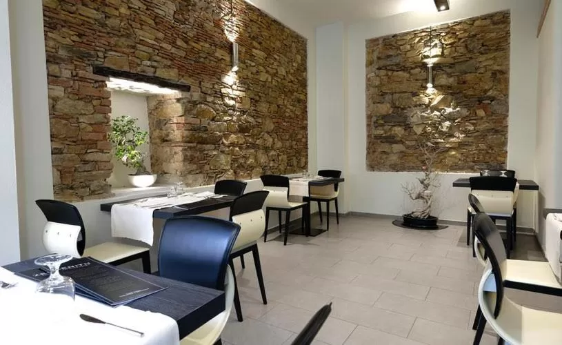 Restaurant/places to eat in EOS Room and Breakfast