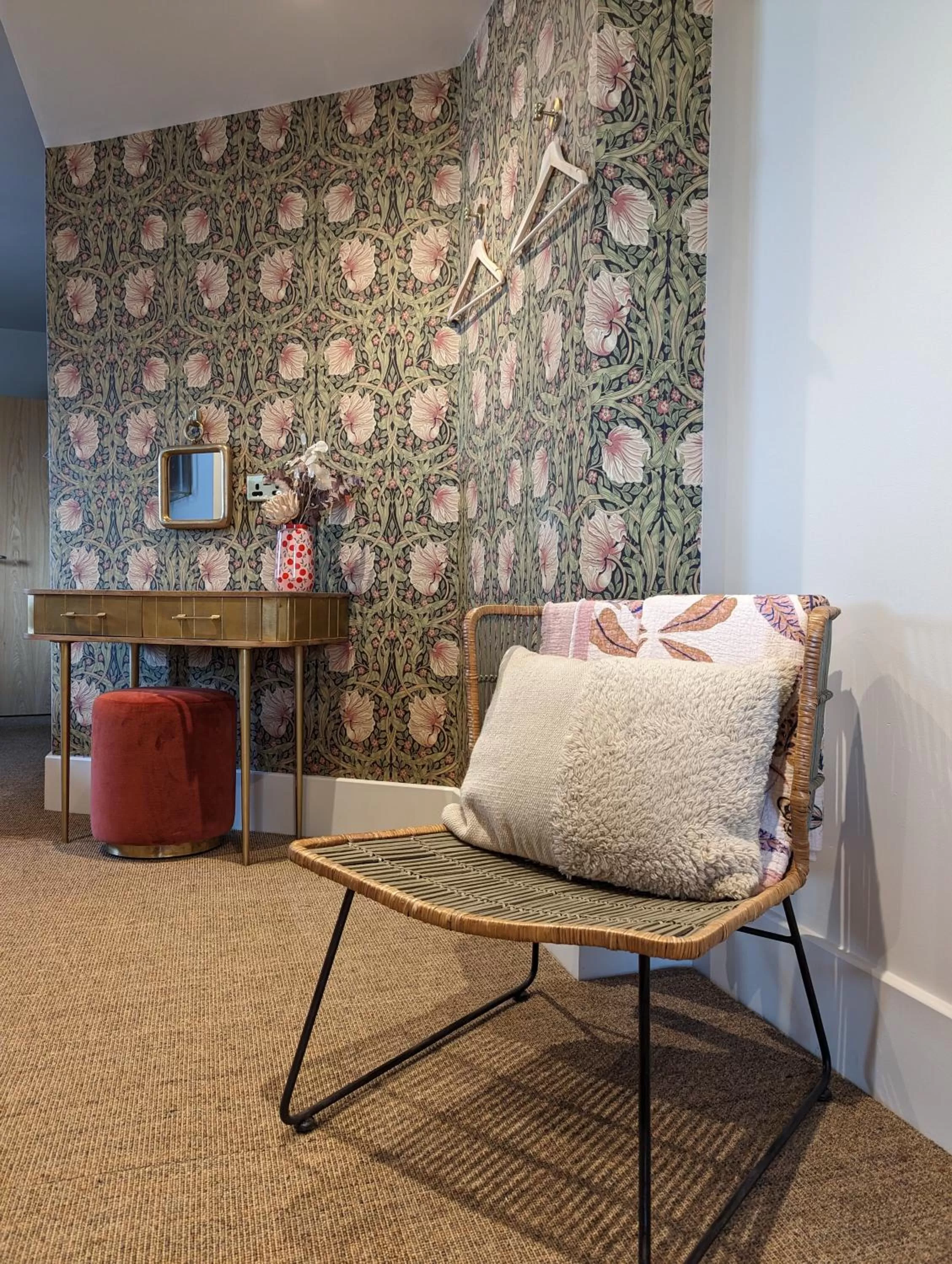 Bedroom, Seating Area in Hanley House