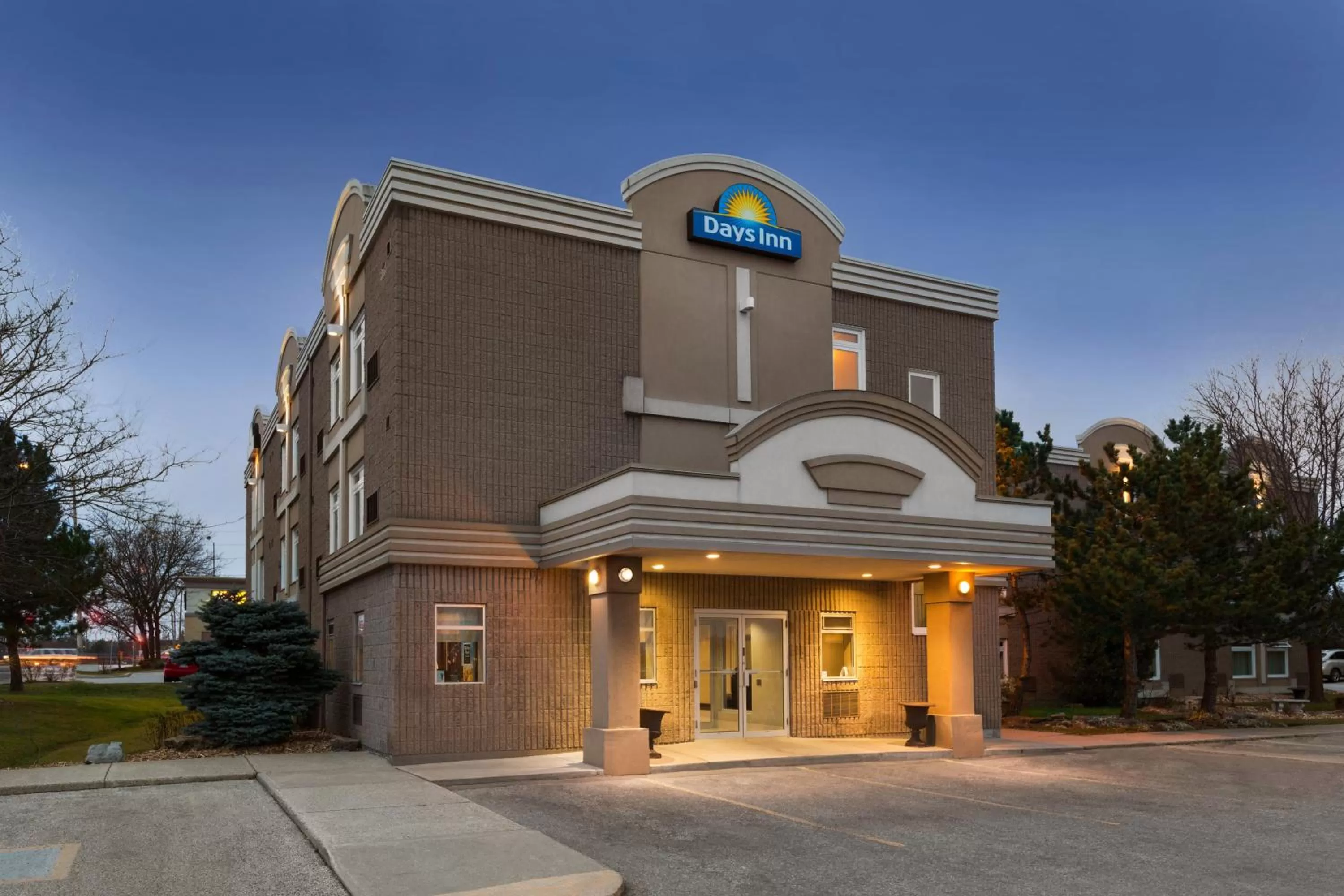 Facade/entrance in Days Inn by Wyndham Toronto West Mississauga