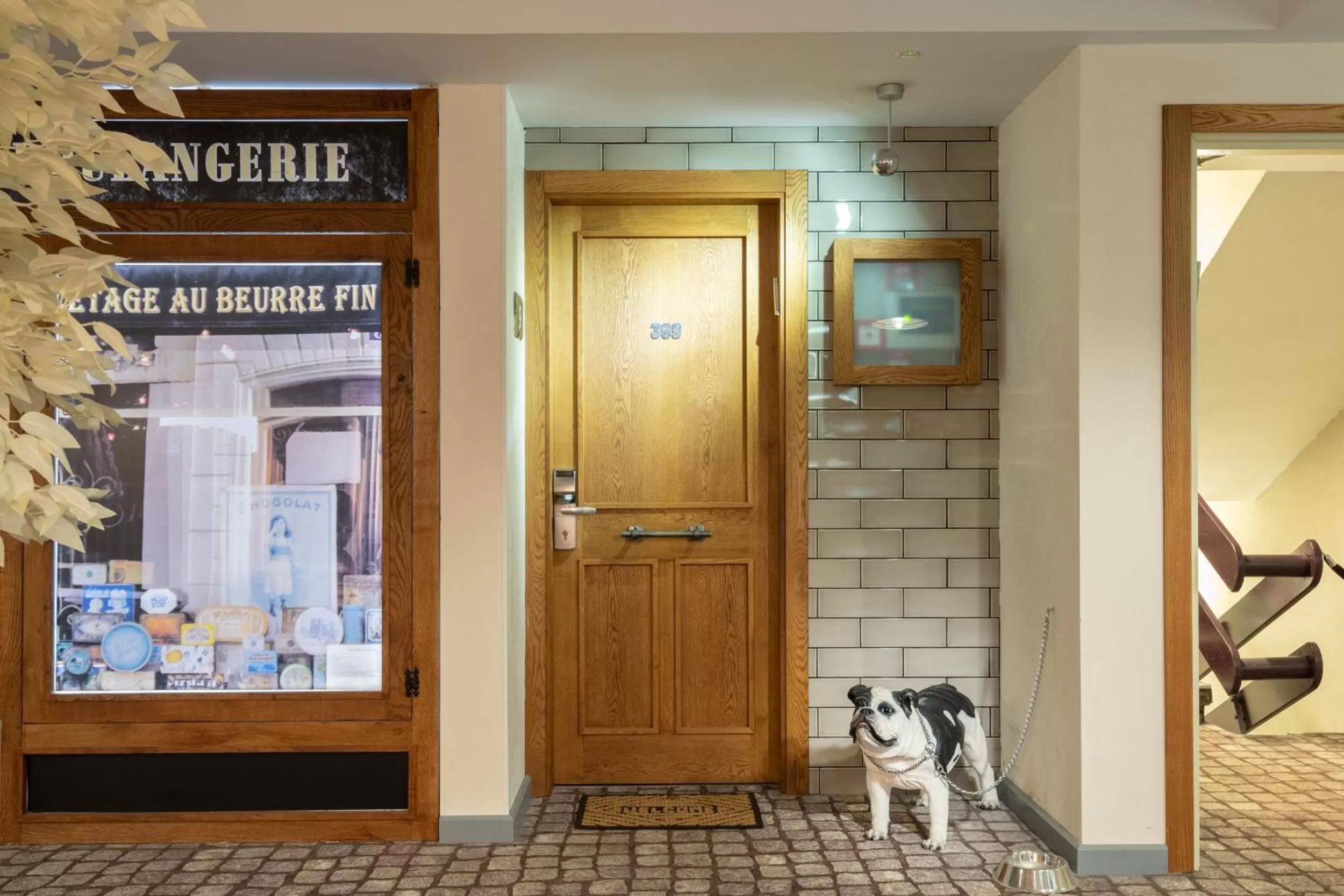 Decorative detail in Embassy Hotel Tel Aviv