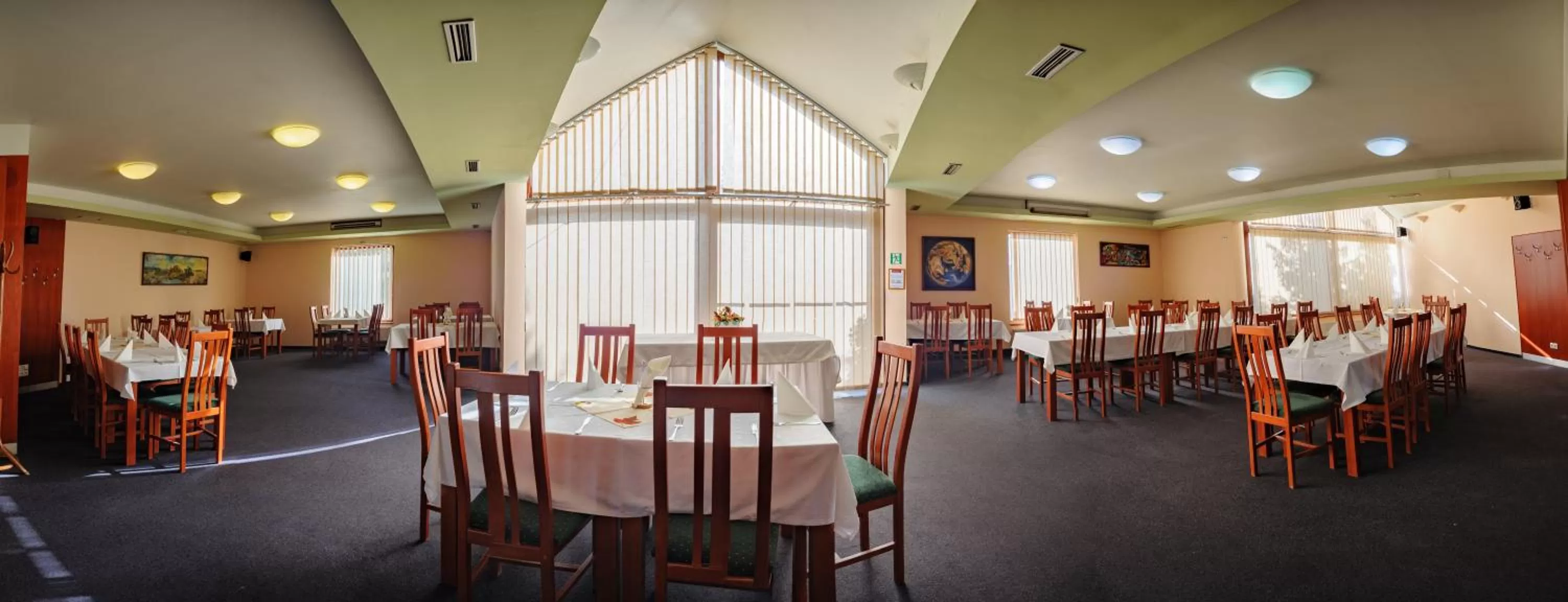 Restaurant/Places to Eat in Hotel Harmonie