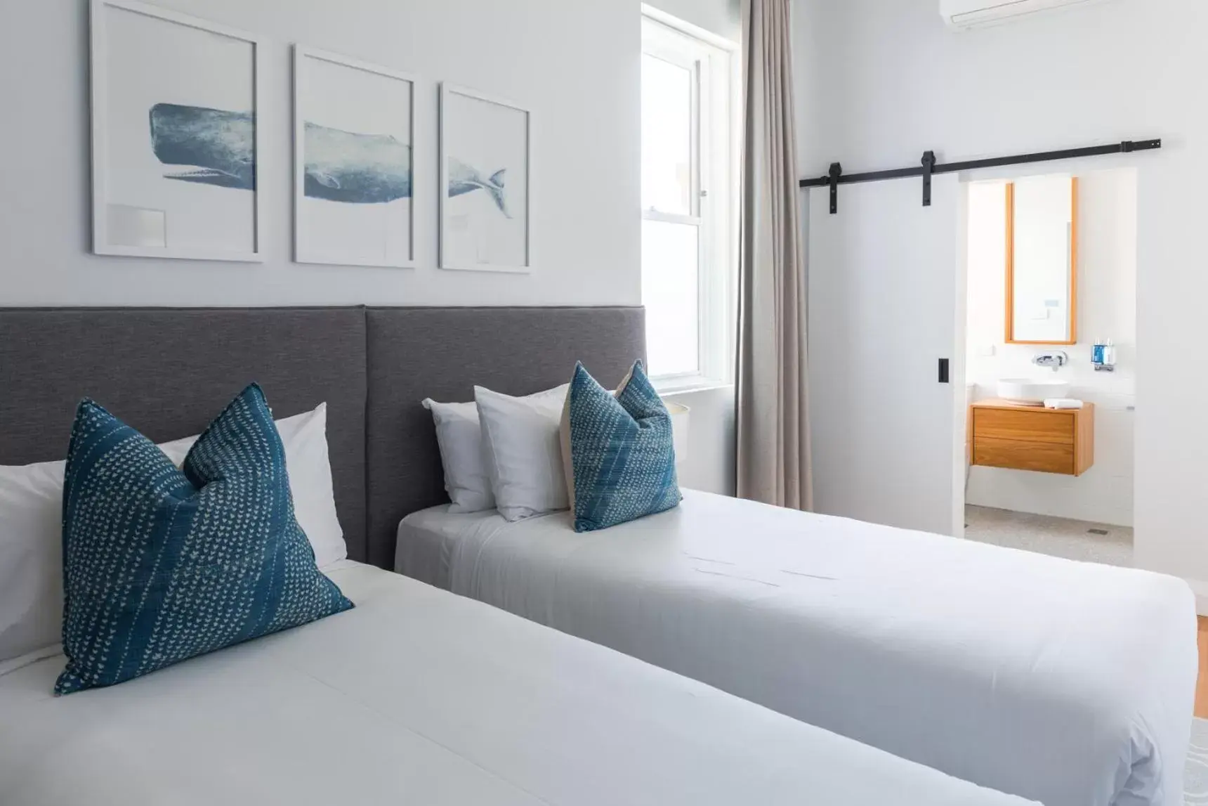 Twin Room in The Clovelly Hotel Twin Room in The Clovelly Hotel