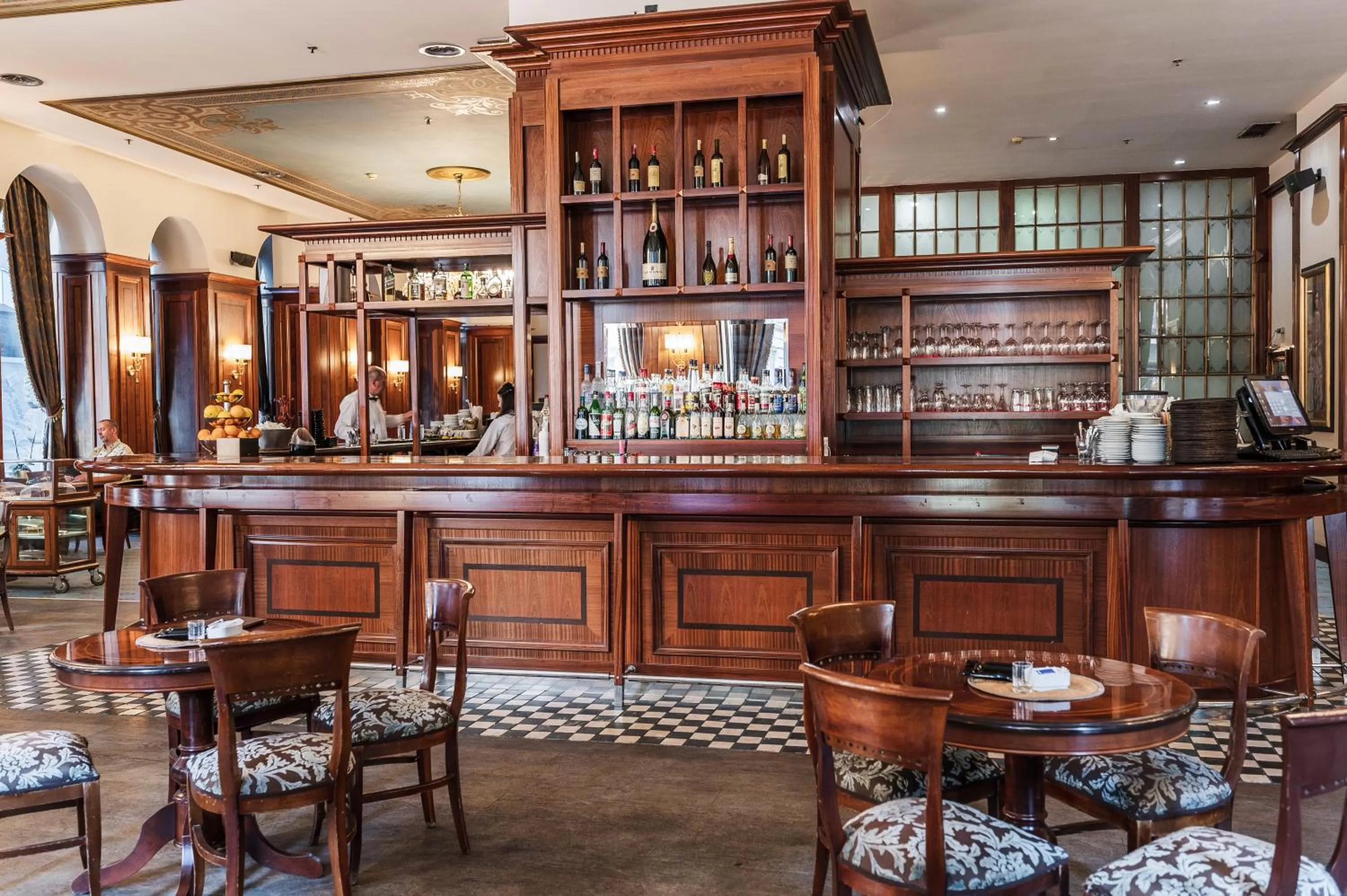 Restaurant/places to eat in Hotel Europe