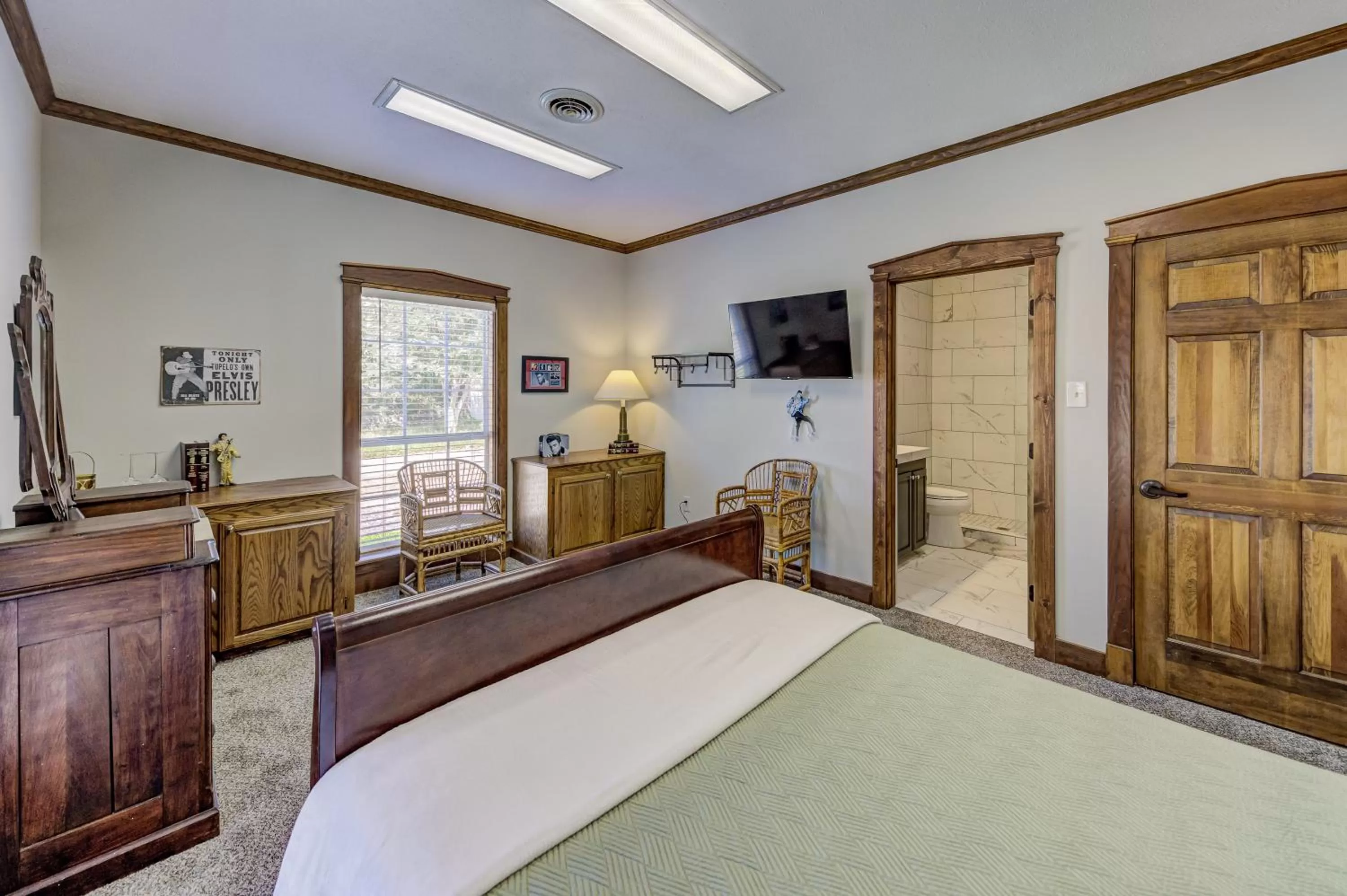 Photo of the whole room, Bed in Halpino